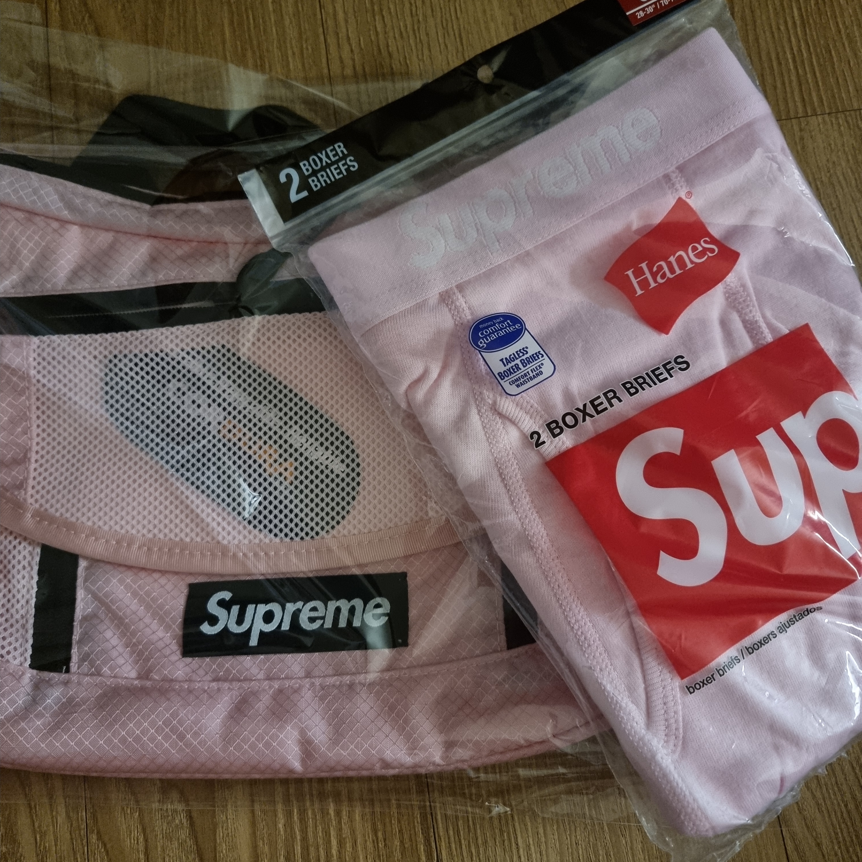 Supreme Small Messenger Bag Pink - 22SS, Supreme Hanes Boxer Briefs Pink (2 Pack) 착용 스타일