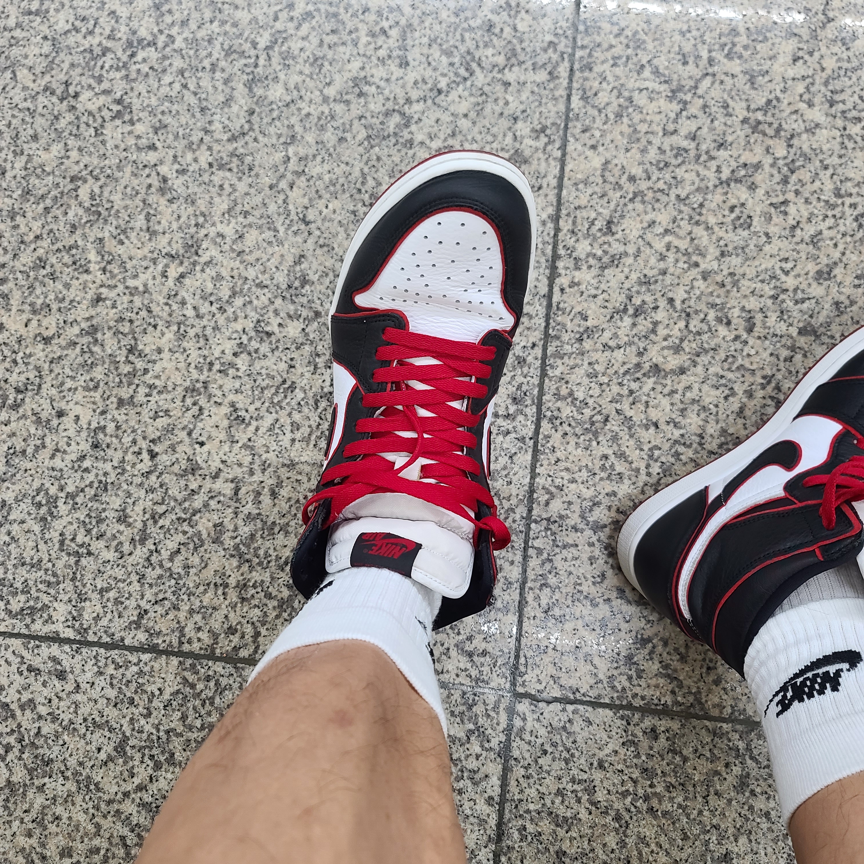 Jordan 1 Retro High OG Bloodline 착용 스타일 - 3