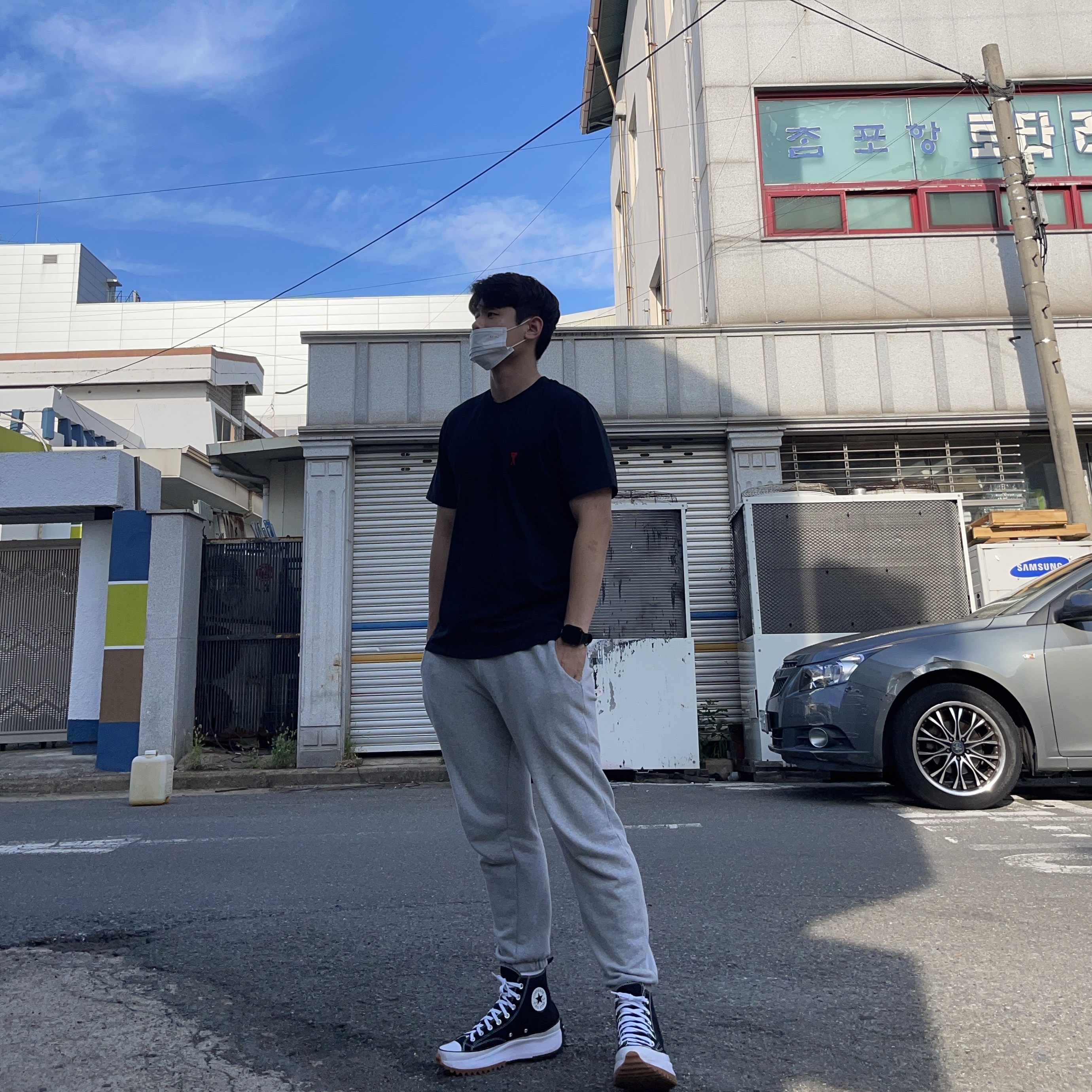AMI de Coeur T-Shirt Black, Converse Run Star Hike Hi Black White Gum 착용 스타일