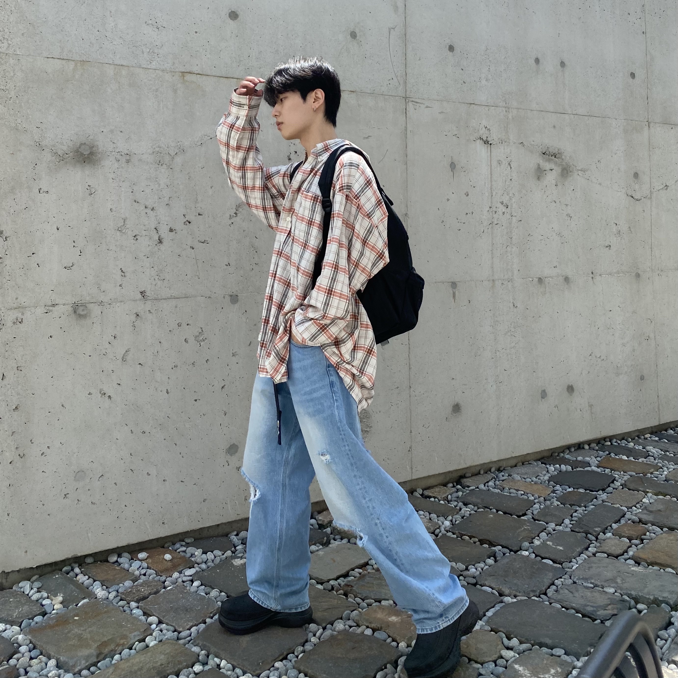 Balenciaga x Crocs Rubber Boot Black, Our Legacy Borrowed BD Shirt Off White Orange Memory Check 착용 스타일 - 3