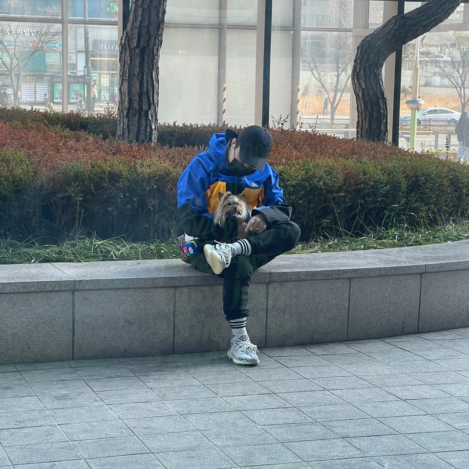 Nike ACG Gore-Tex Misery Ridge Jacket Hyper Royal - US/EU, Adidas Yeezy Boost 350 V2 Zebra 2017/2019/2020 착용 스타일