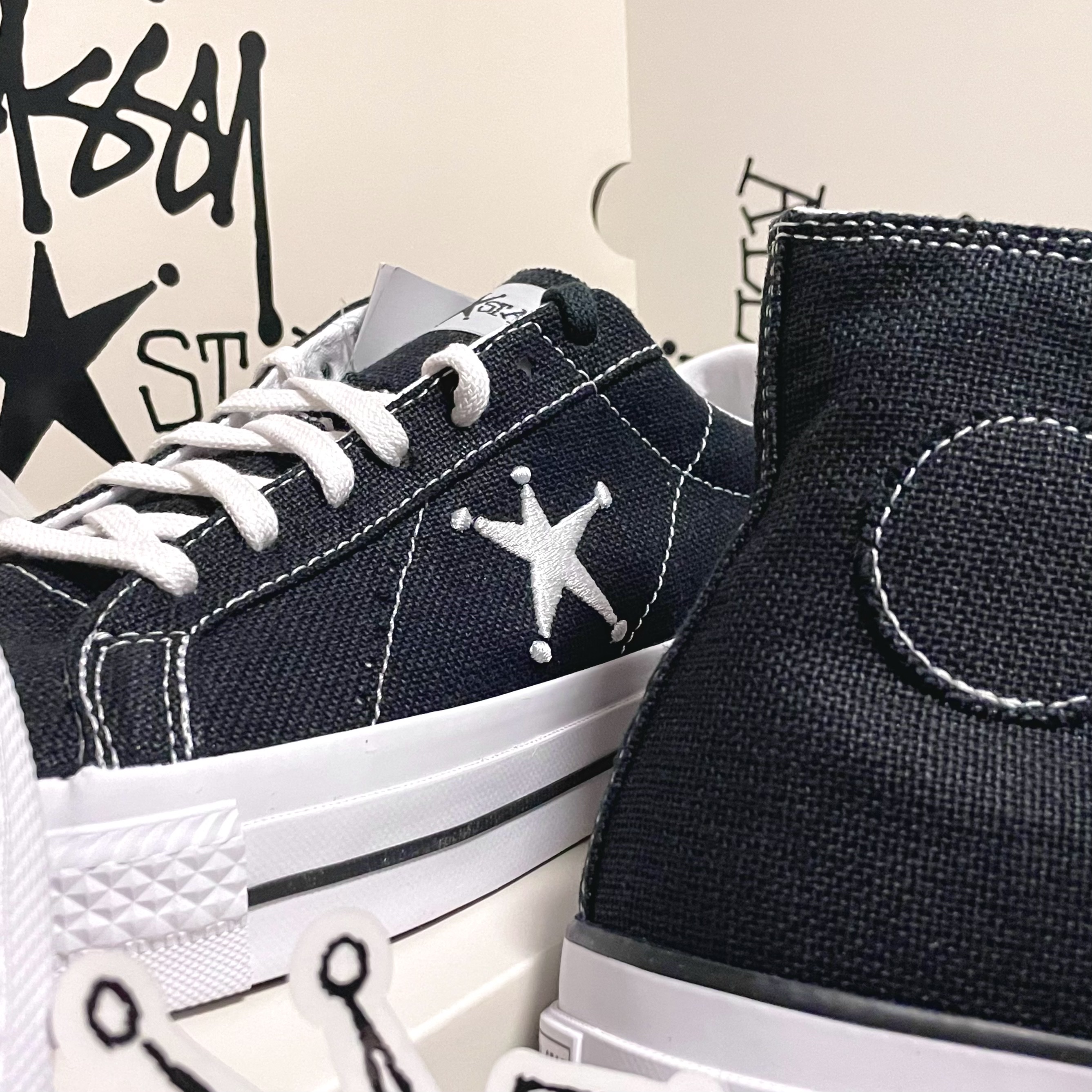 Converse x Stussy One Star Ox Black, Converse x Stussy Chuck 70 High Black 착용 스타일 - 2