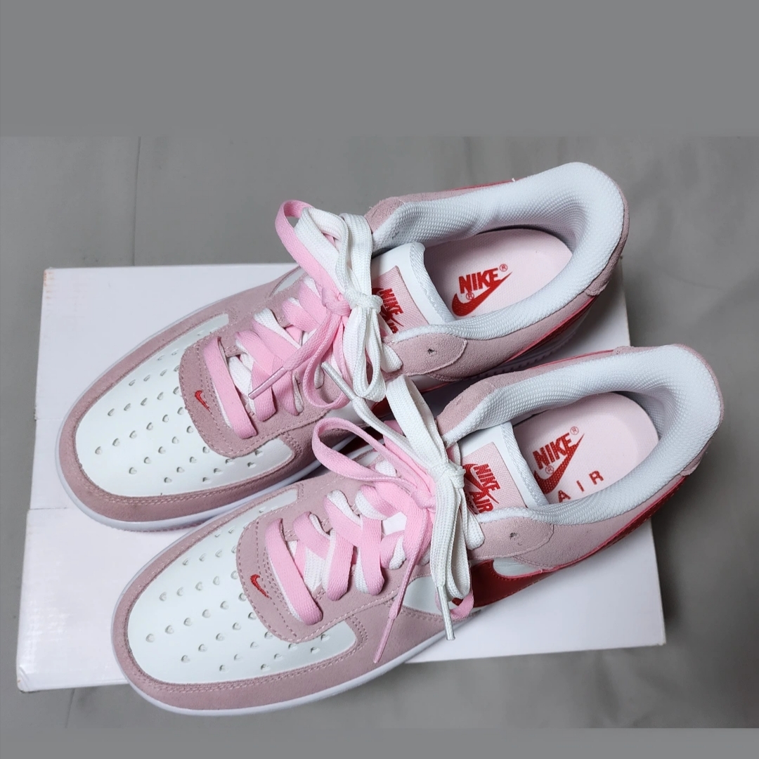 Nike Air Force 1 '07 QS Valentine's Day 착용 스타일