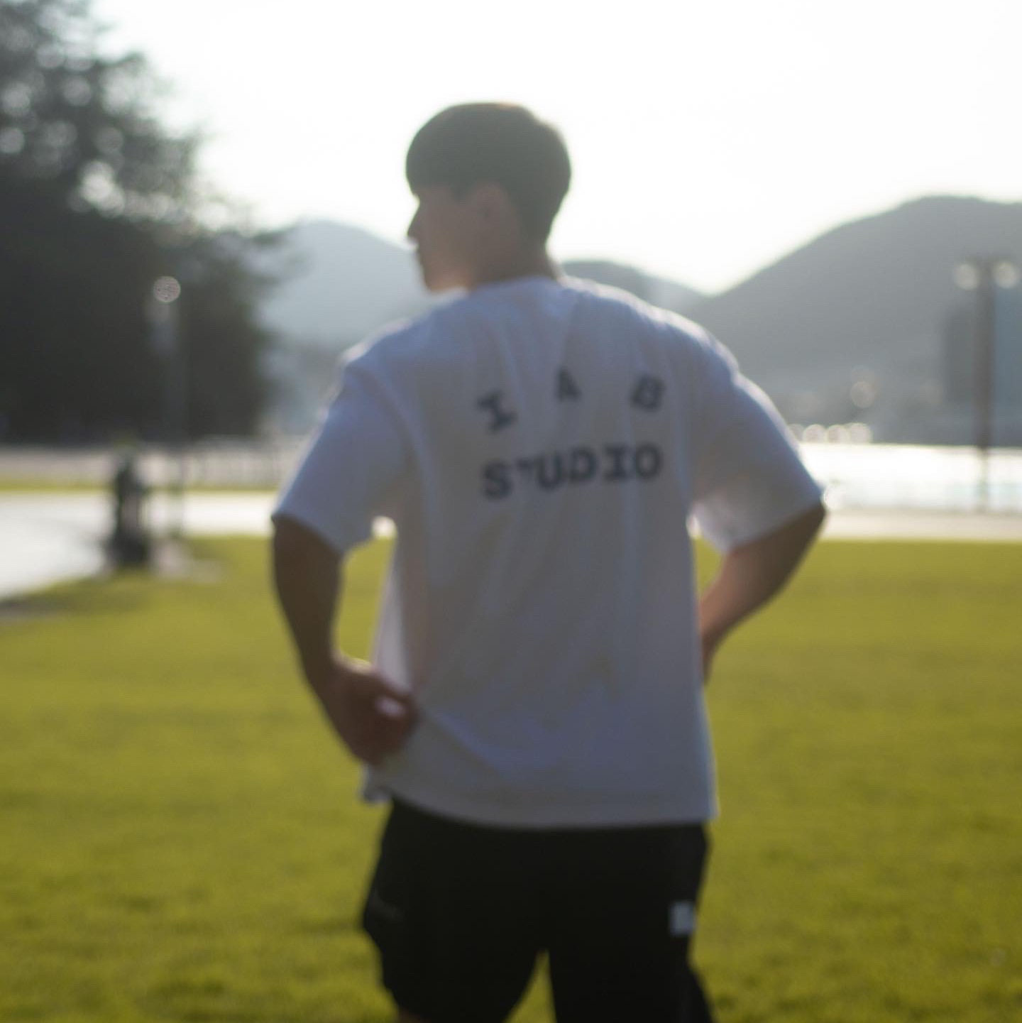 IAB Studio T-Shirt White Navy - 22FW, IAB Studio Socks White Set 착용 스타일 - 4