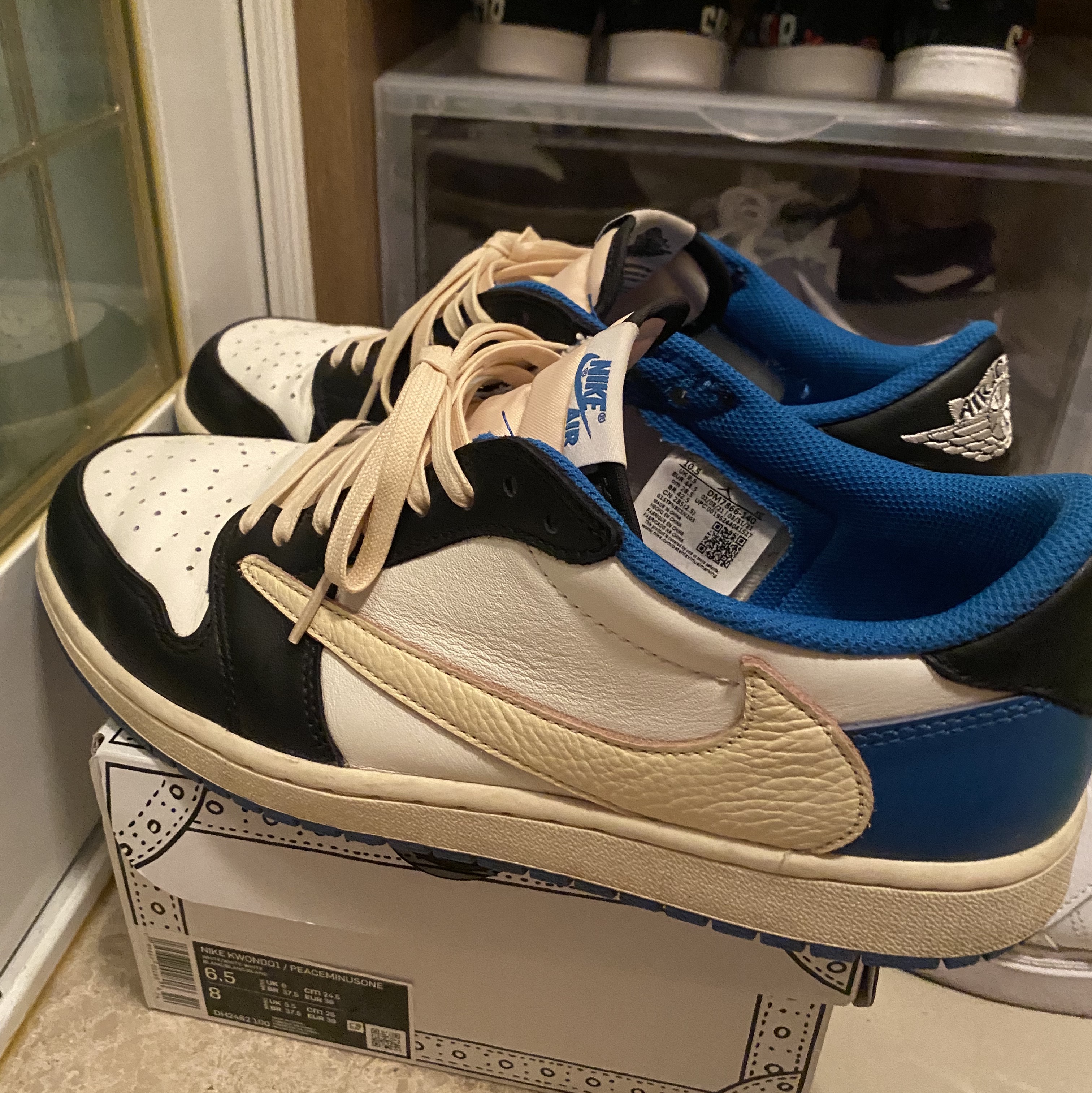 Jordan 1 x Travis Scott x Fragment Retro Low OG SP Military Blue 착용 스타일