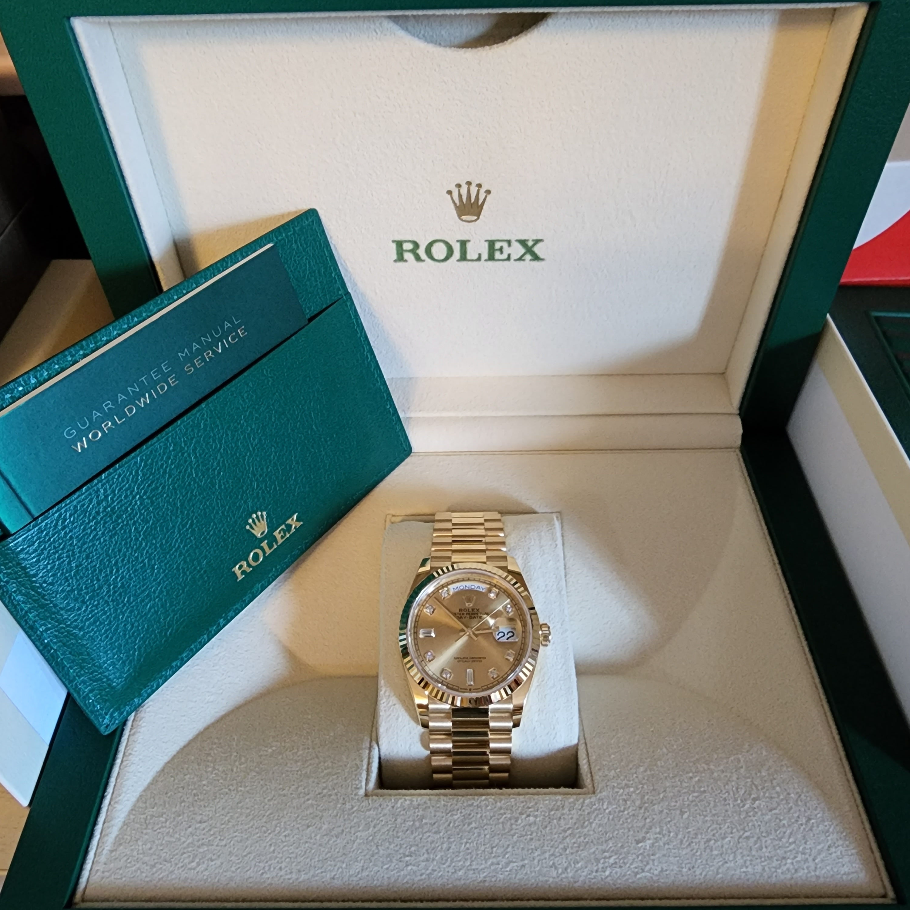 Rolex Day-Date 36mm 128238 Champgne Diamond-Set President 착용 스타일