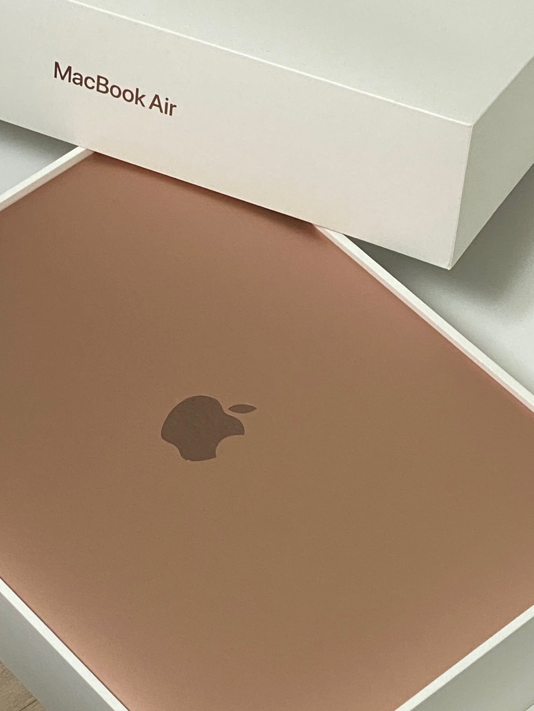 Apple 2020 MacBook Air 13 M1 256GB SSD / 8GB RAM Gold (Korean Ver.) 착용 스타일