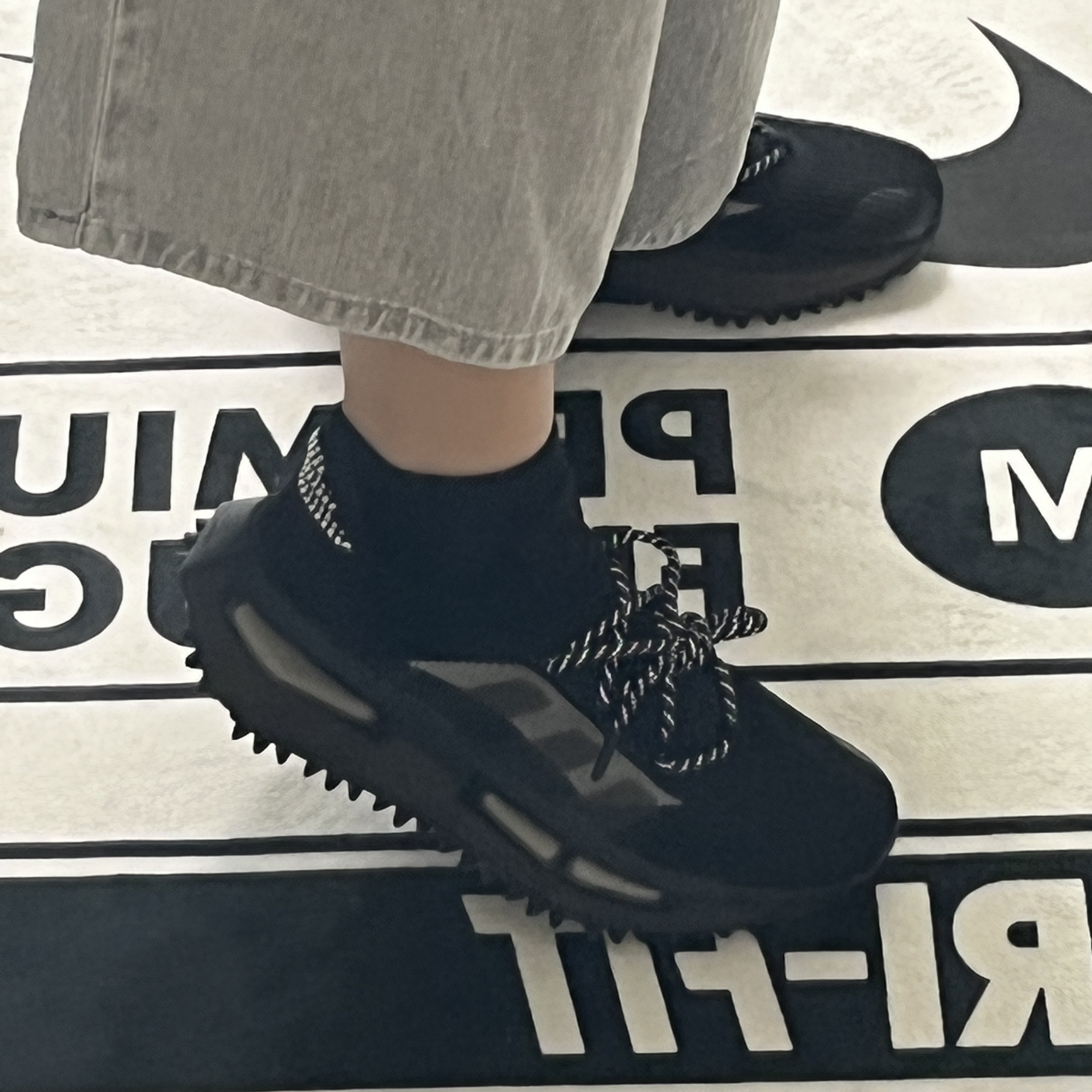 Adidas NMD S1 Core Black 착용 스타일 - 3