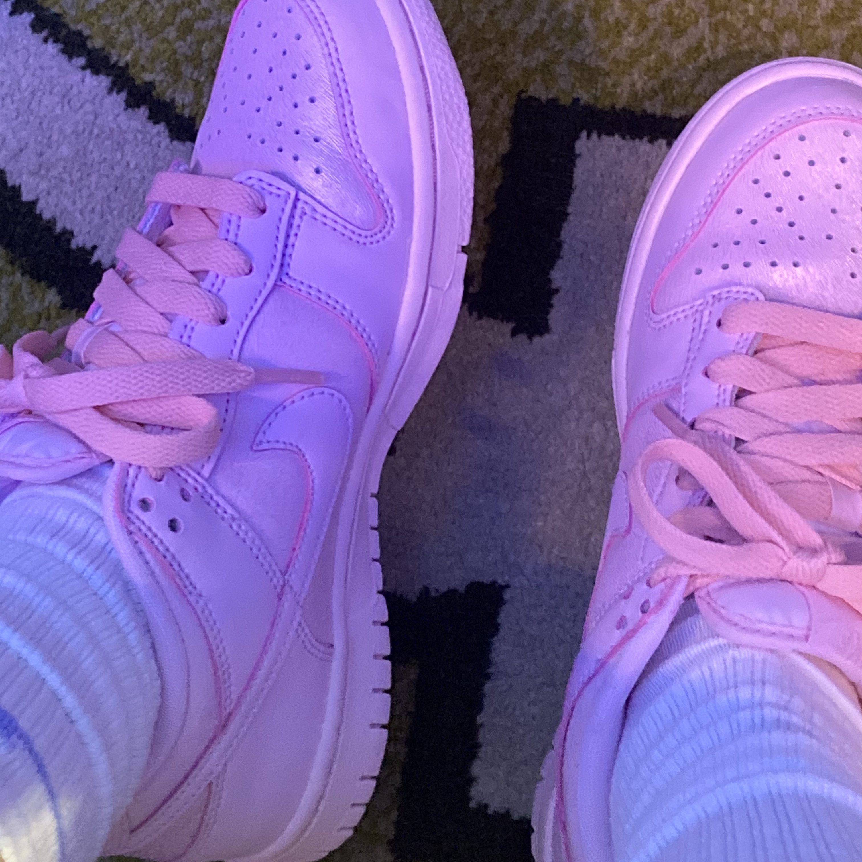 (GS) Nike Dunk Low SE Prism Pink 착용 스타일 - 2