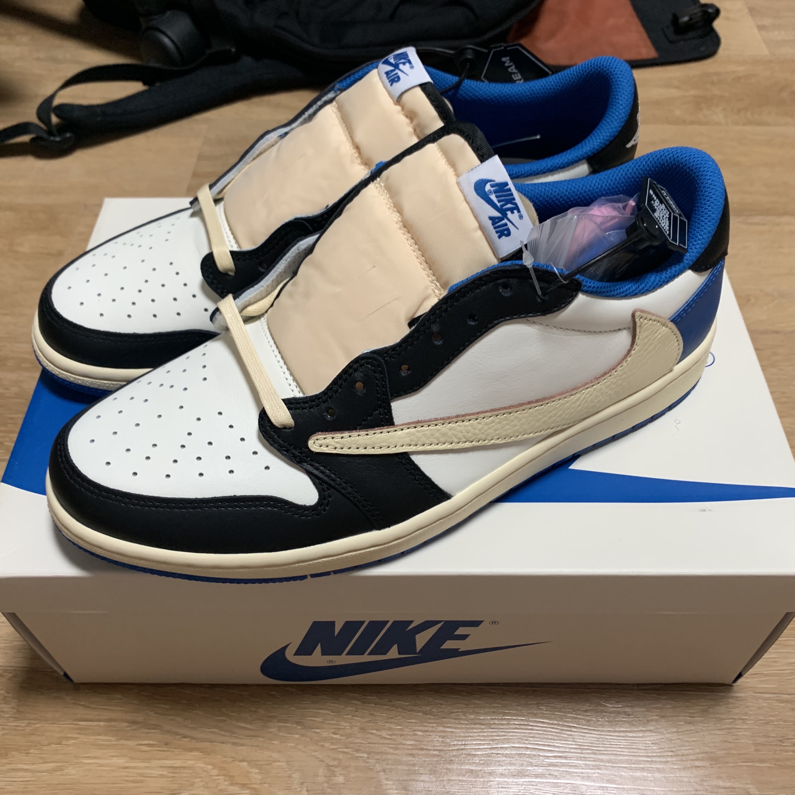 Jordan 1 x Travis Scott x Fragment Retro Low OG SP Military Blue 착용 스타일
