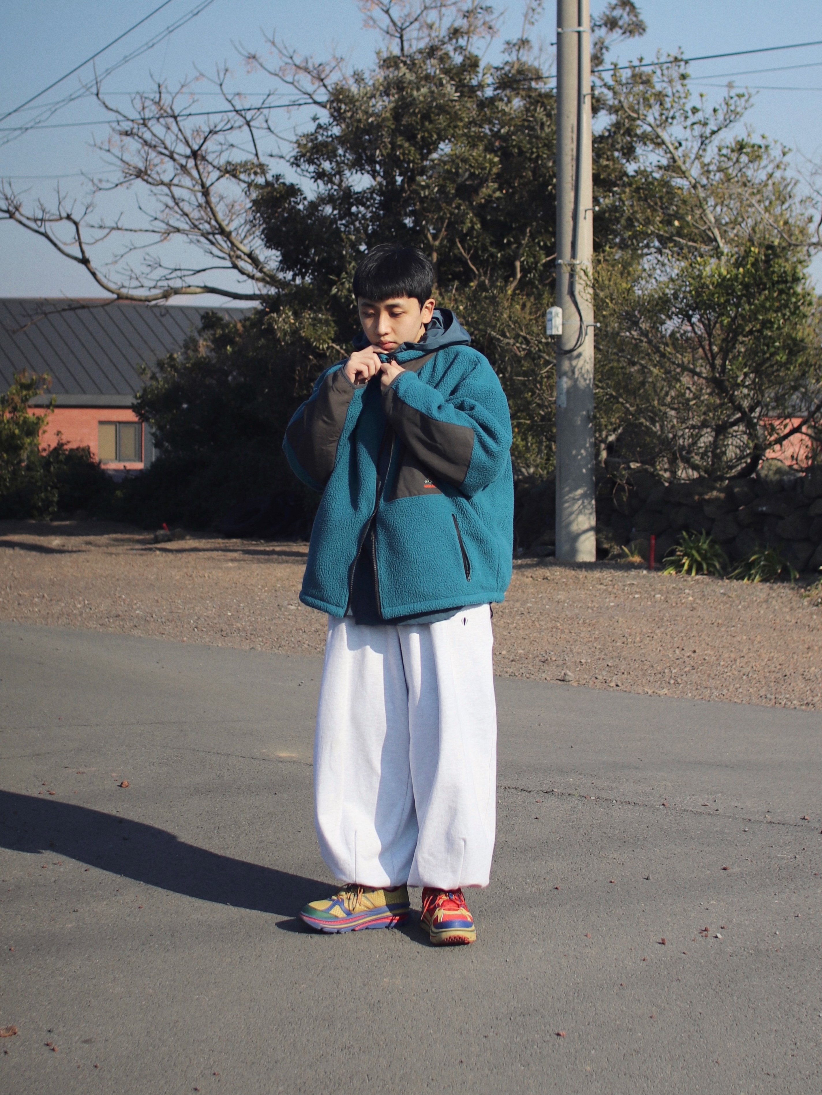 Hoka x Engineered Garments Bondi B Multi-Color 착용 스타일