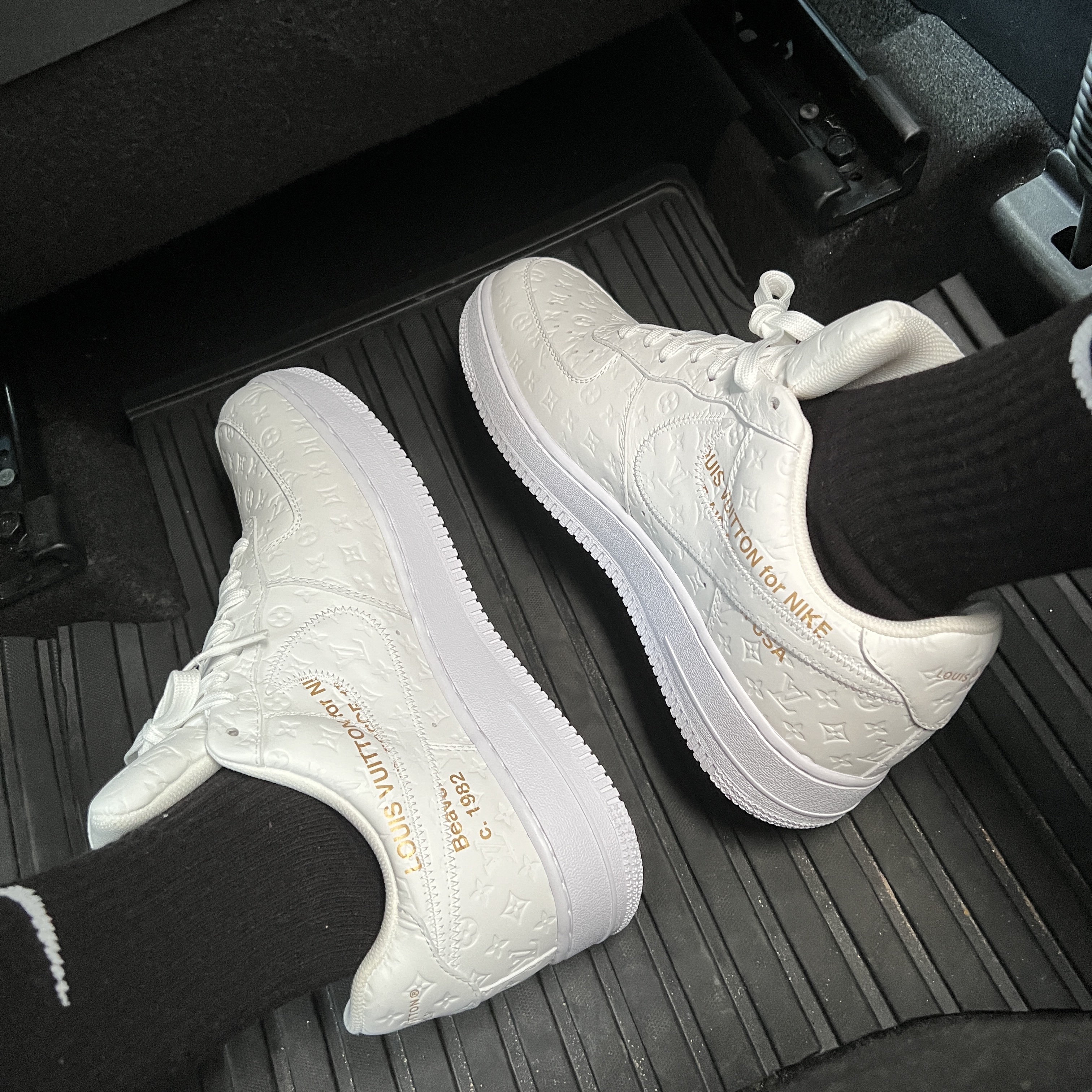 Louis Vuitton x Nike Air Force 1 Low by Virgil Abloh White 착용 스타일 - 1