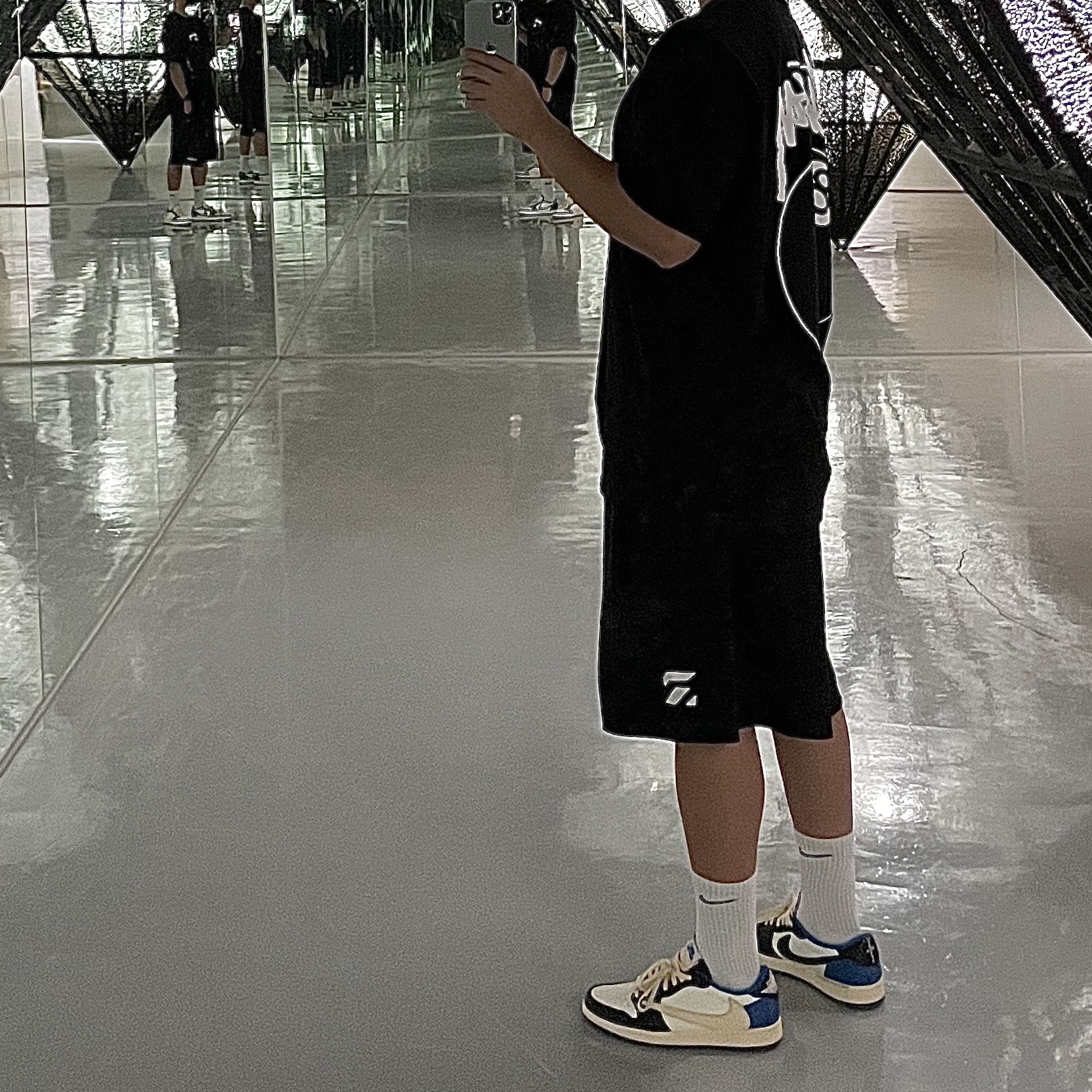 Stussy 8 Ball T-Shirt Black - 22SS, Supreme Frayed Logos Denim Camp Cap Black - 21SS 착용 스타일 - 2