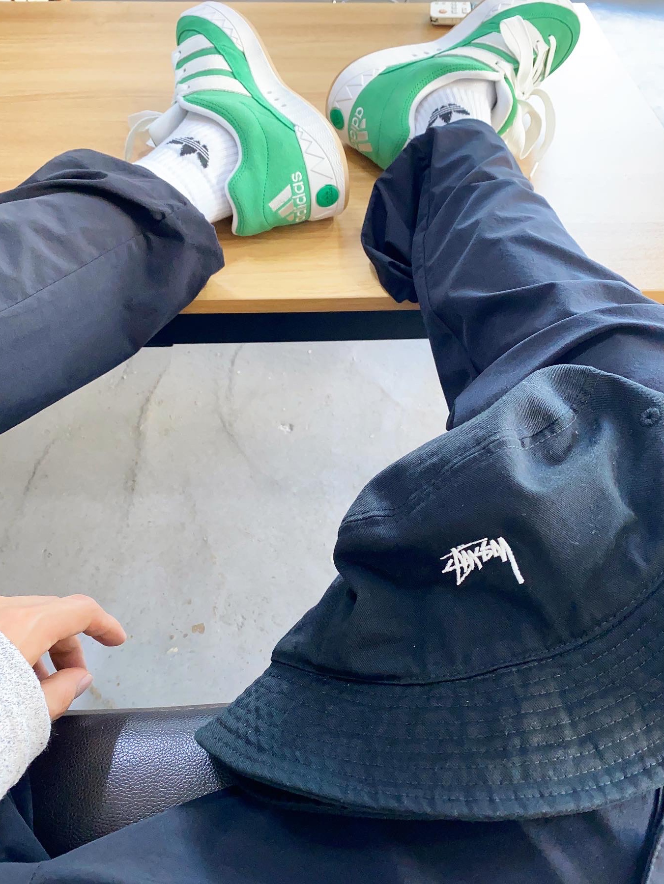 Adidas Adimatic Green, Supreme Sling Bag Black - 22SS 착용 스타일 - 2