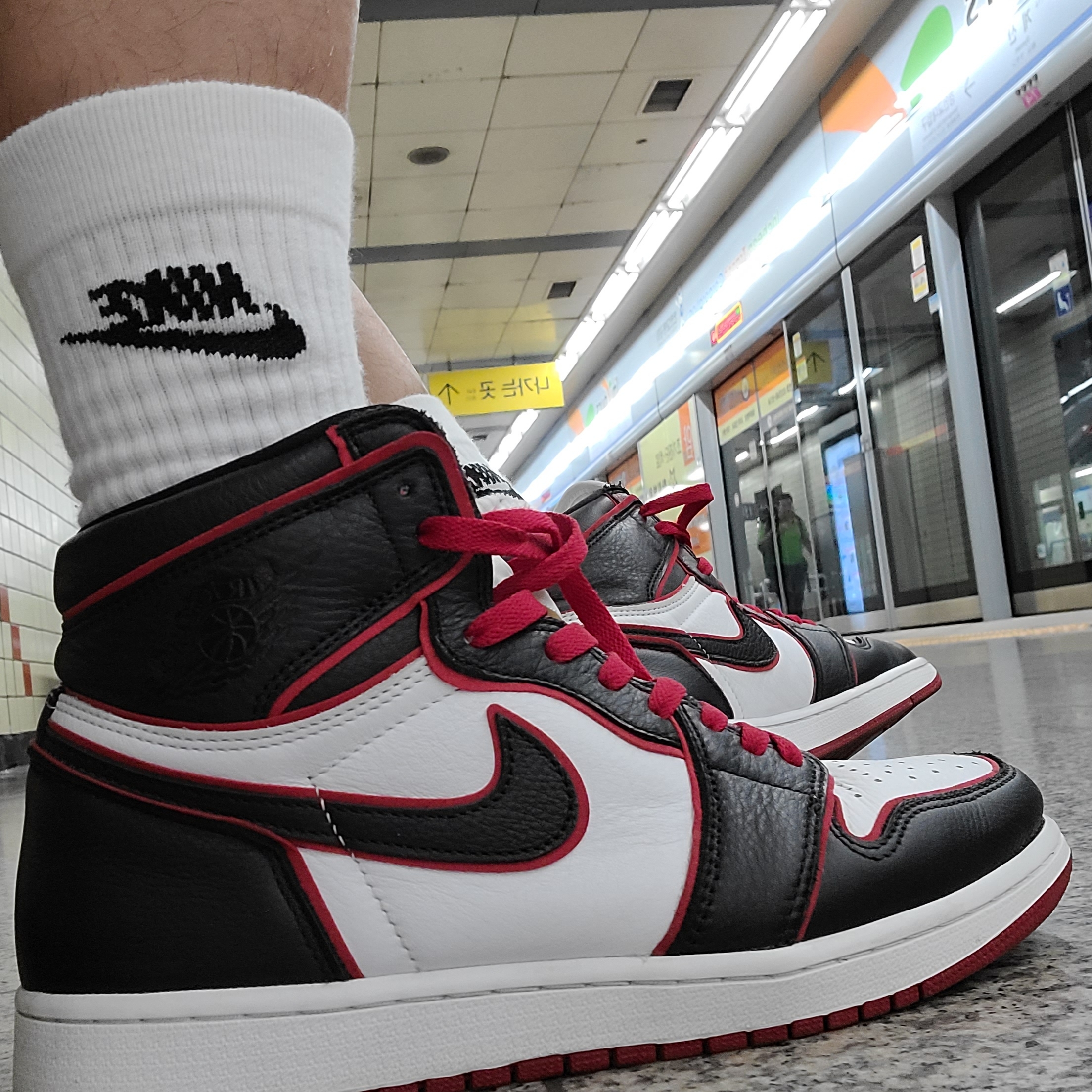 Jordan 1 Retro High OG Bloodline 착용 스타일 - 1