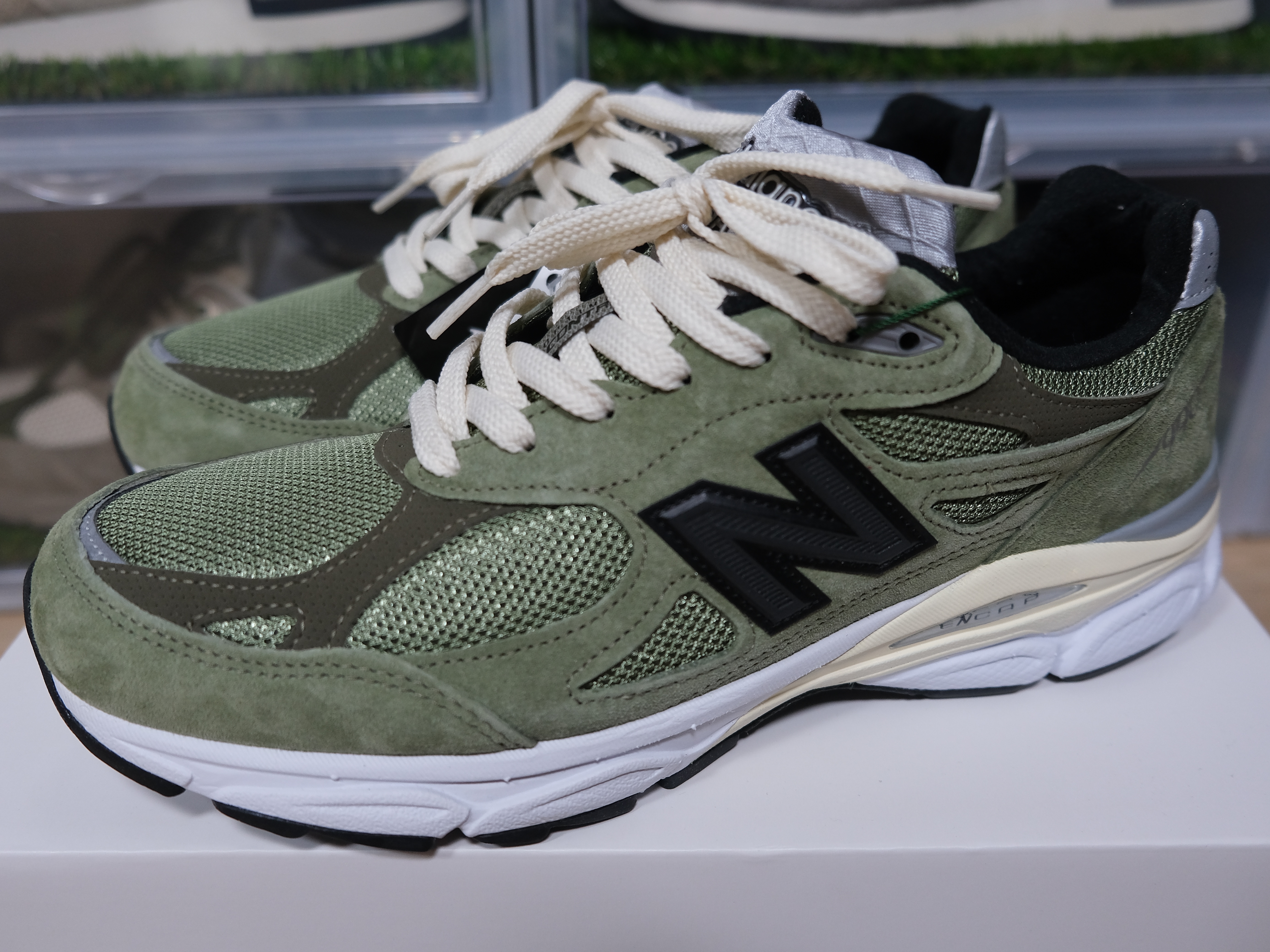 New Balance x JJJJound 990v3 Olive 착용 스타일 - 1
