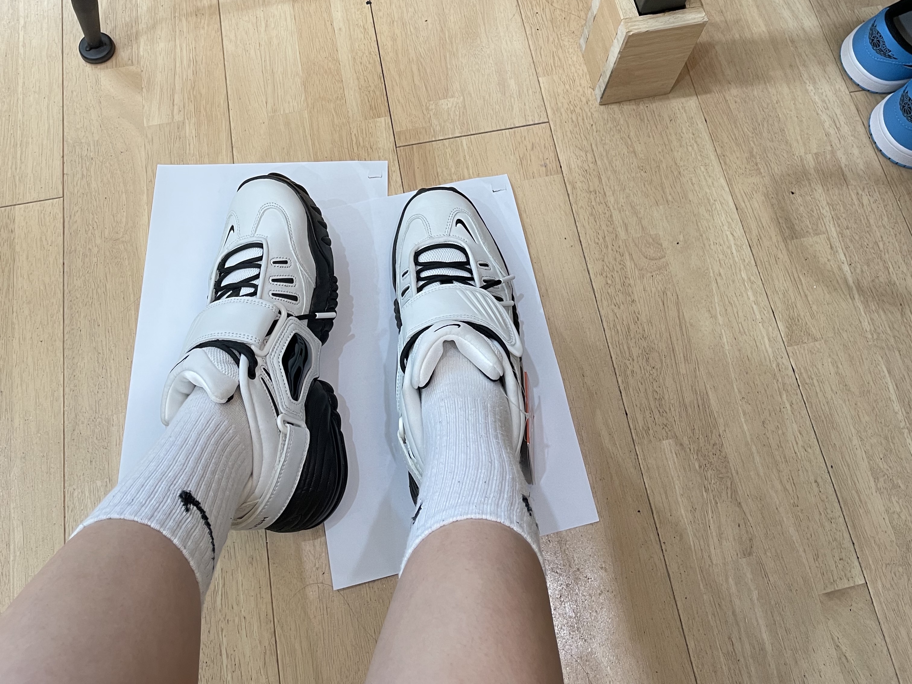 Nike x Ambush Air Adjust Force SP Summit White and Black 착용 스타일 - 4