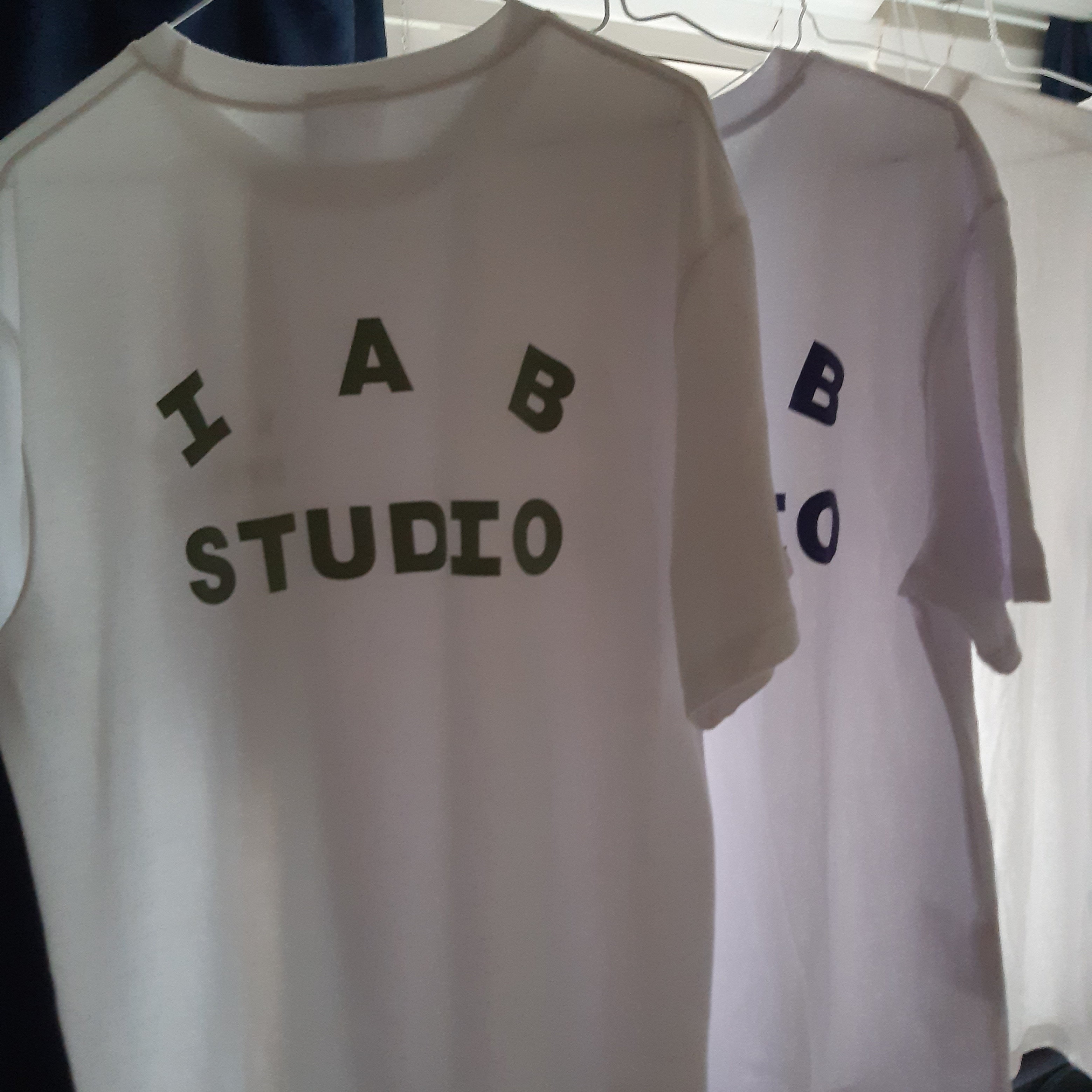 IAB Studio T-Shirt White Navy - 22FW, IAB Studio T-Shirt White Light Green 착용 스타일