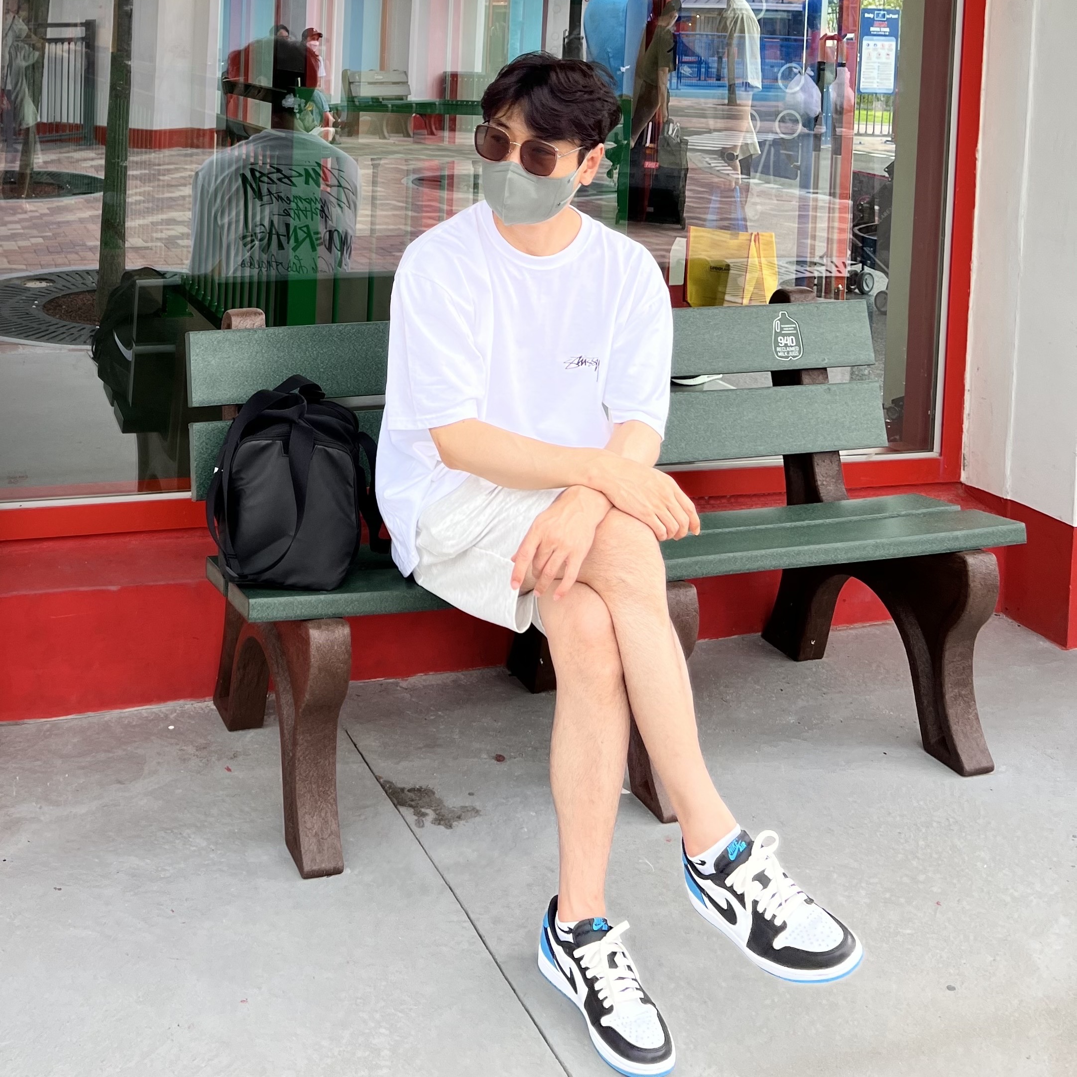 Stussy Modern Age T-Shirt White, Jordan 1 Retro Low OG Black and Dark Powder Blue 착용 스타일 - 1