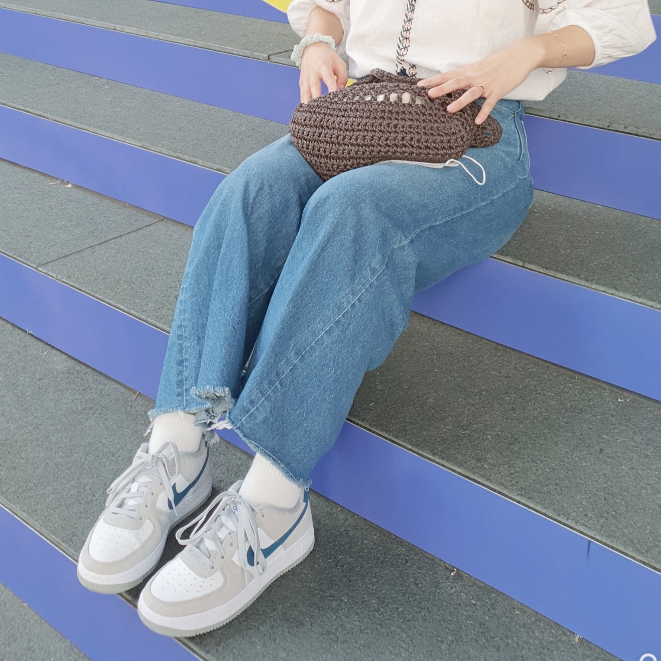 (GS) Nike Air Force 1 LV8 Athletic Club Light Smoke Grey Marina 착용 스타일