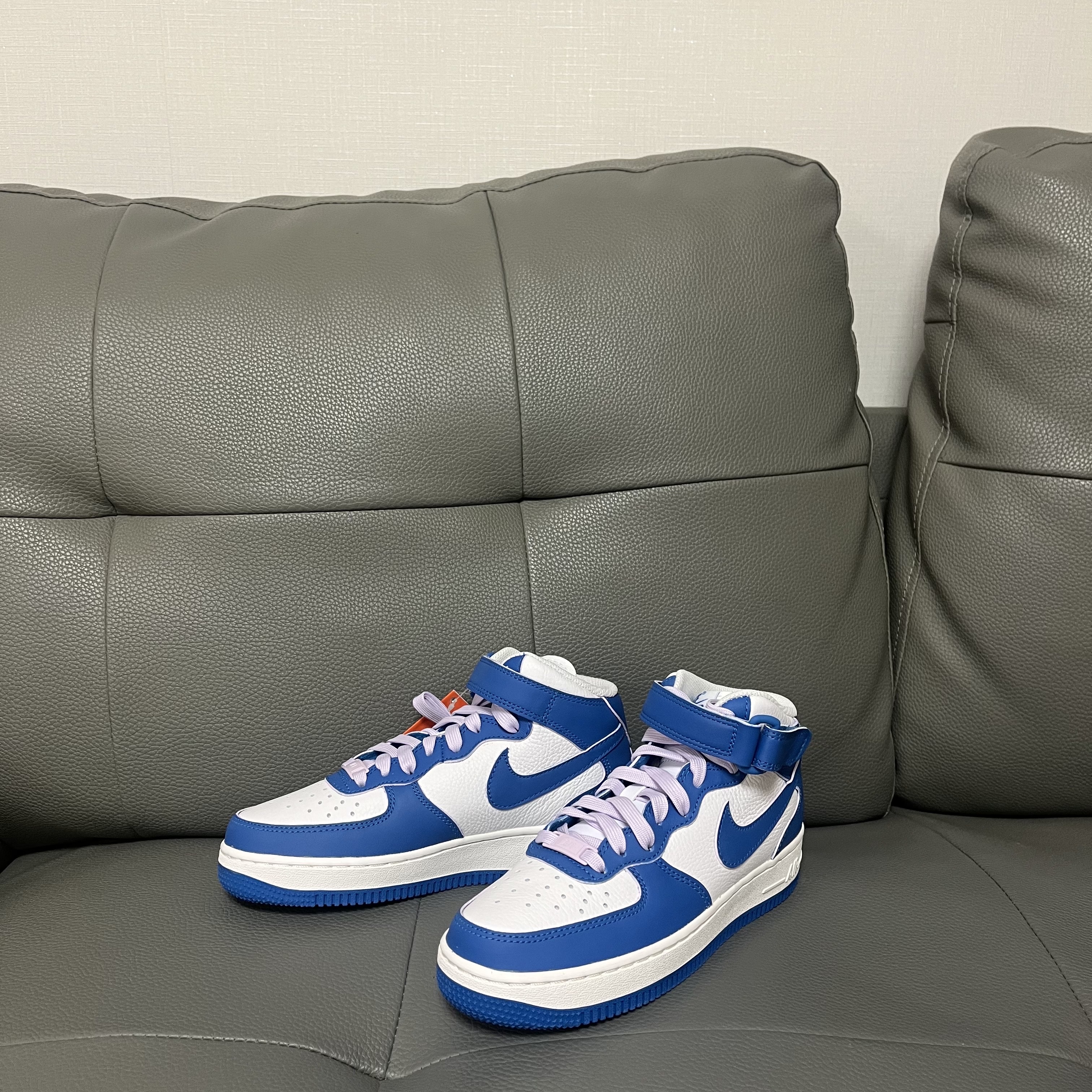 (W) Nike Air Force 1 Mid '07 Military Blue and Doll 착용 스타일 - 1