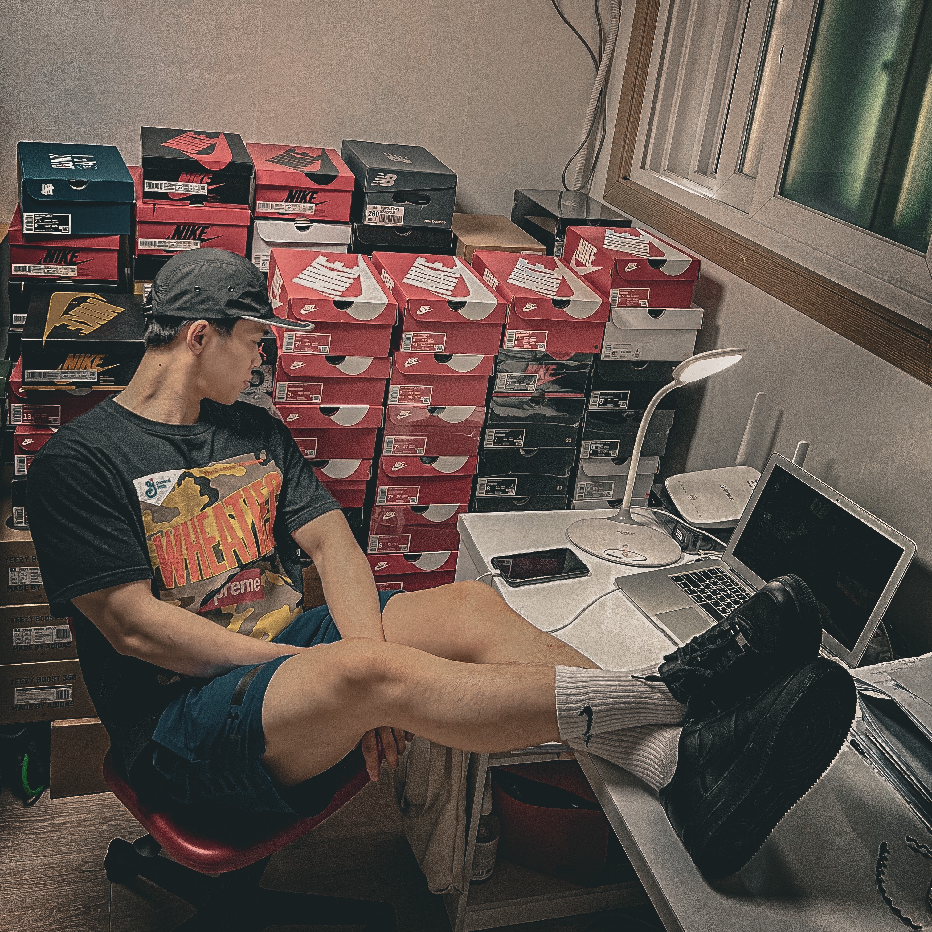 Nike Air Force 1 '07 Low Triple Black 착용 스타일
