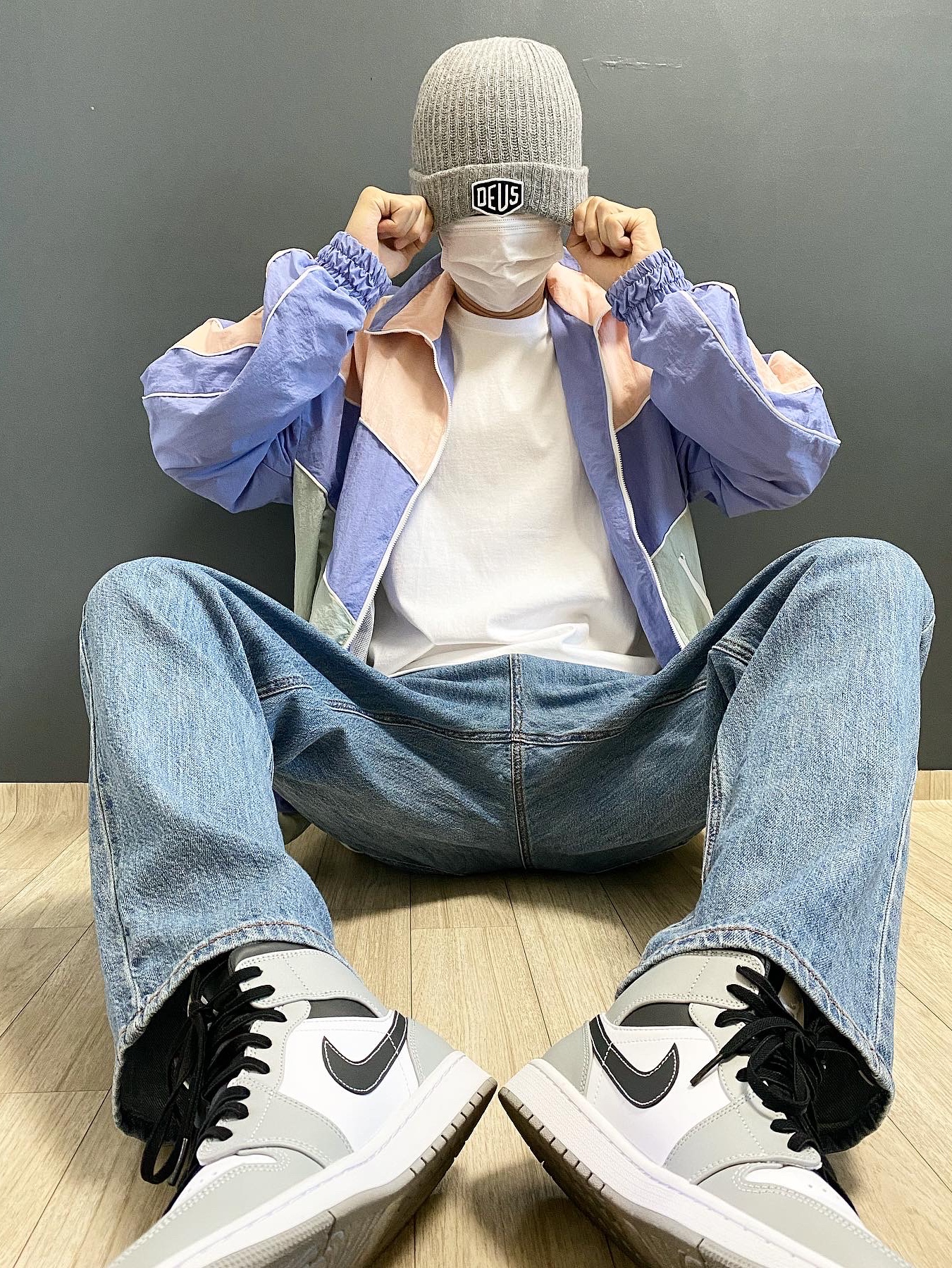 Stussy 8 Ball T-Shirt White - 22SS, Jordan 1 Mid Light Smoke Grey Anthracite 착용 스타일 - 1