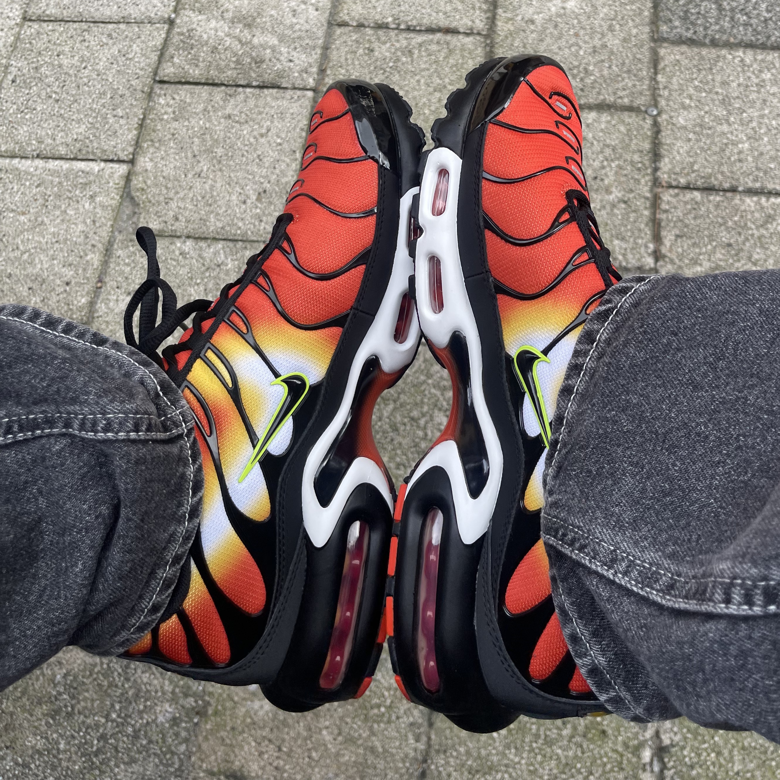 Nike Air Max Plus Sunset Gradient 착용 스타일