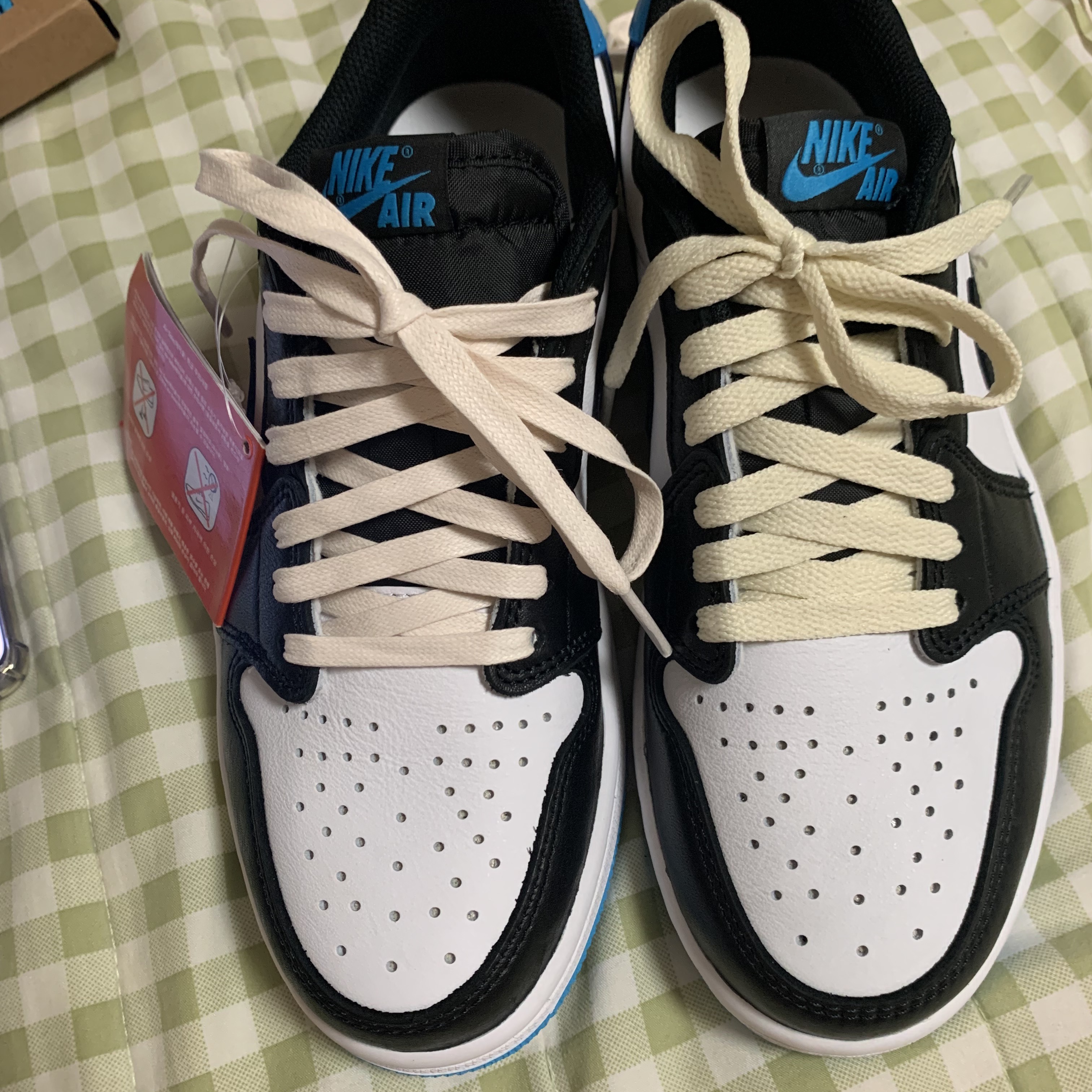 Jordan 1 Retro Low OG Black and Dark Powder Blue 착용 스타일