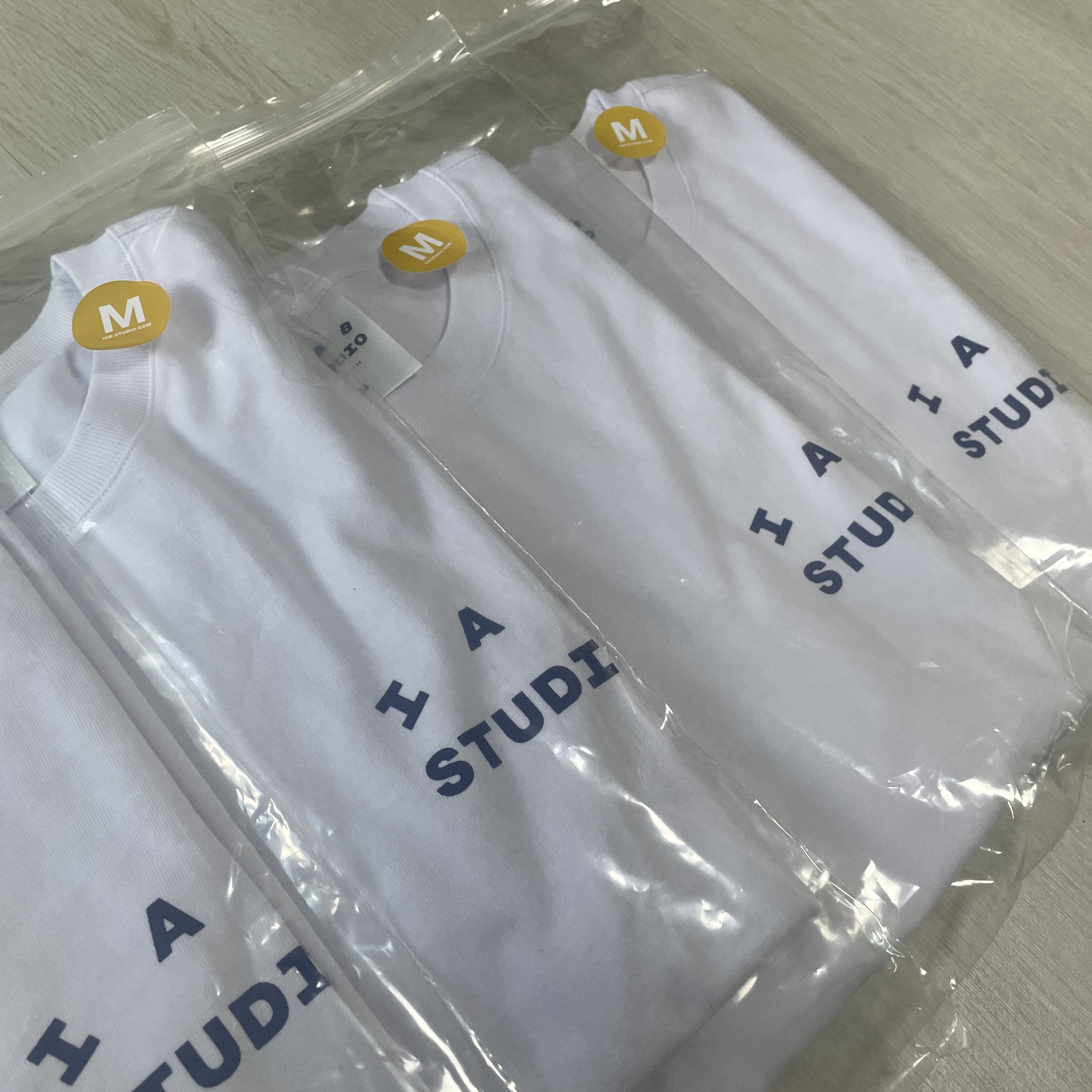 IAB Studio T-Shirt White Navy - 22FW 착용 스타일