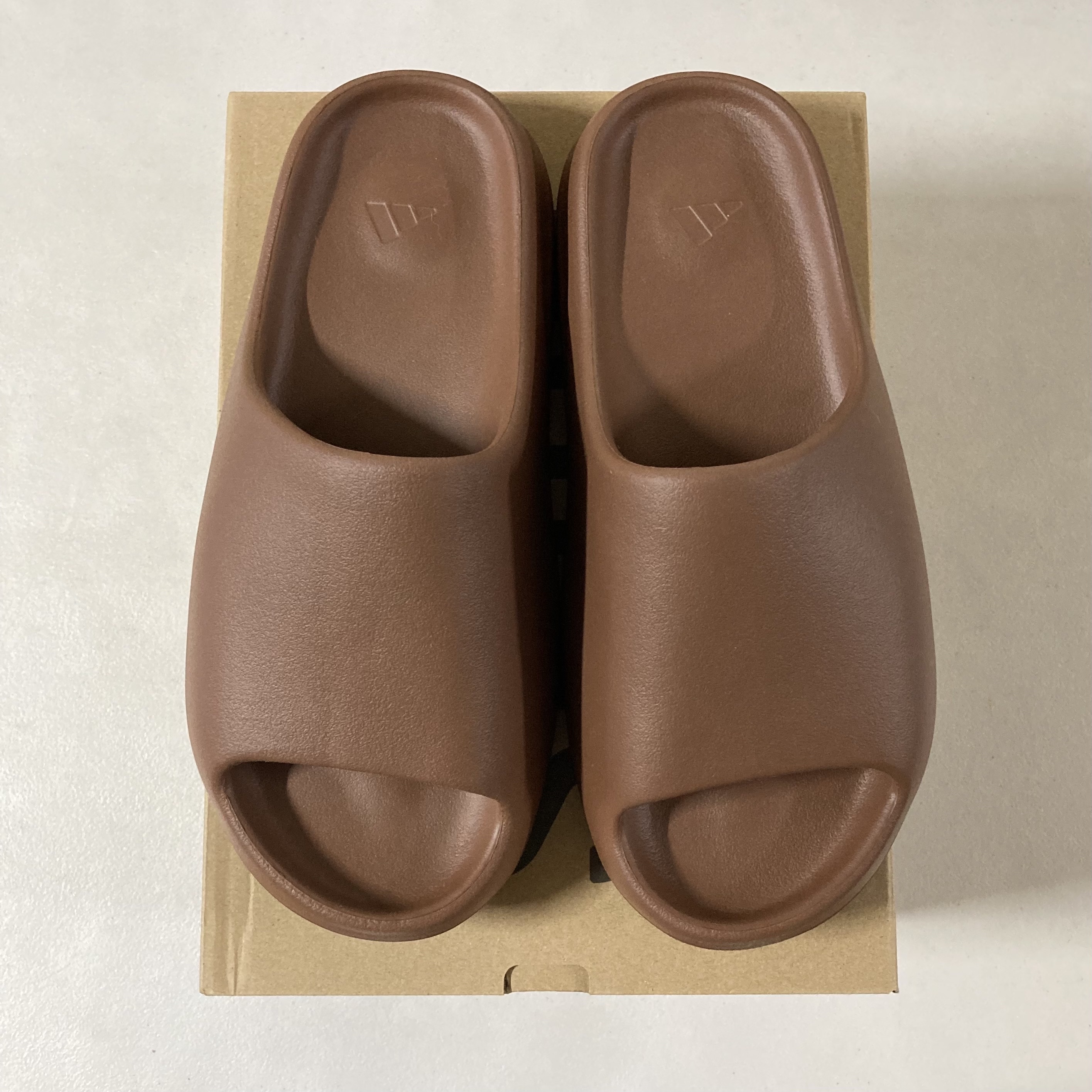Adidas Yeezy Slide Flax 착용 스타일 - 2