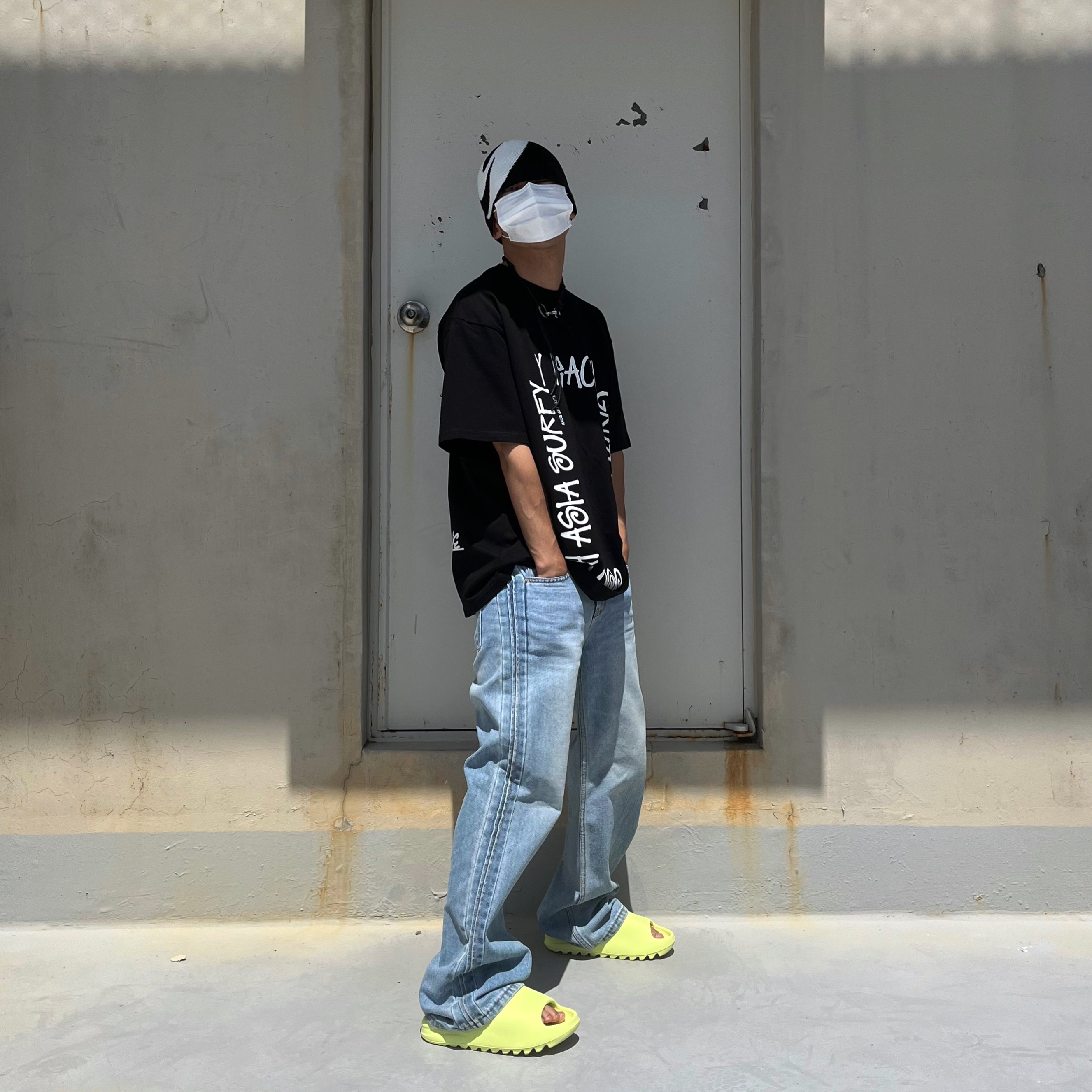 Our Legacy Ladon Leather Keychain Black, Adidas Yeezy Slide Glow Green 2022/2023 착용 스타일 - 2