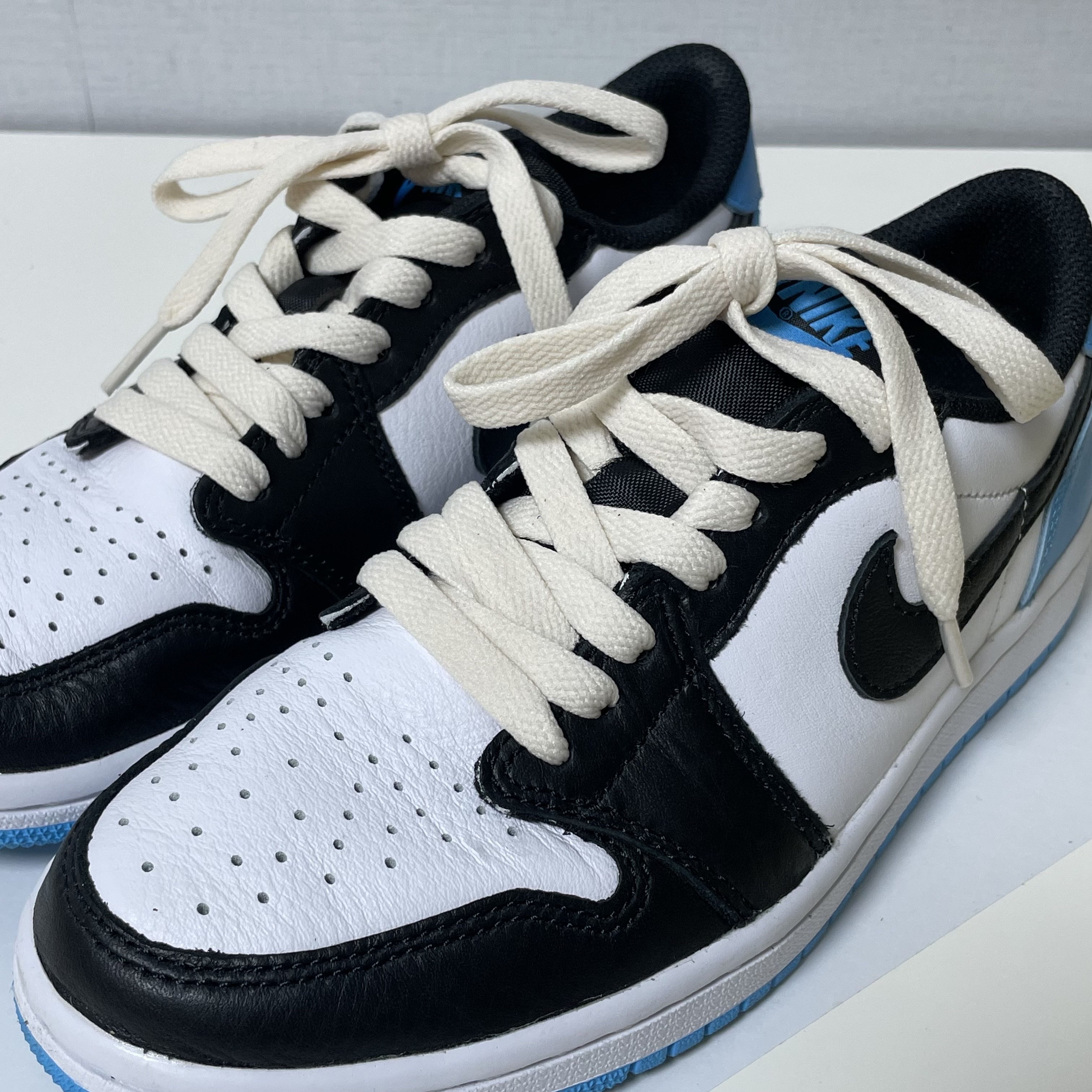 Jordan 1 Retro Low OG Black and Dark Powder Blue 착용 스타일