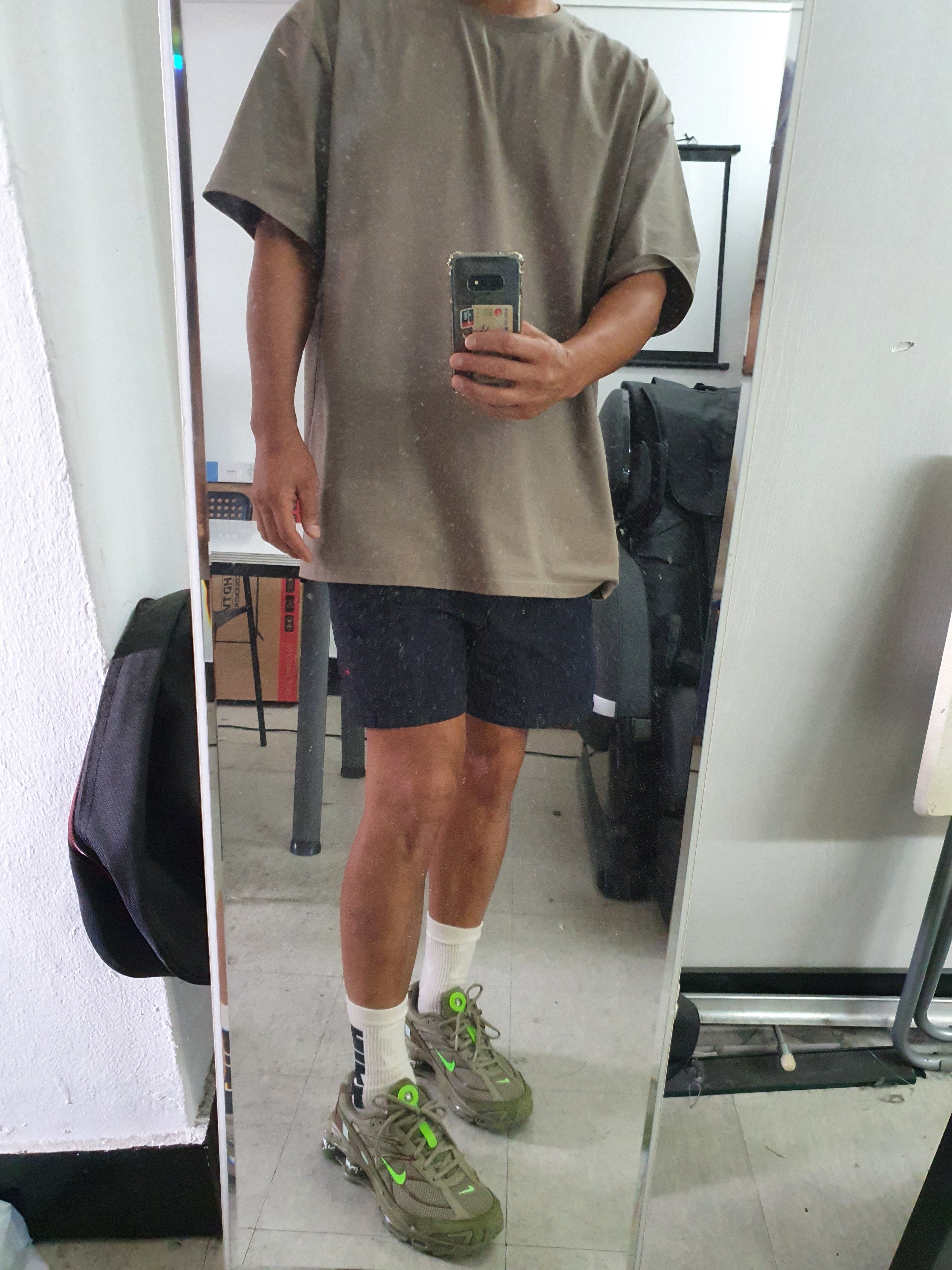 Nike x Supreme Shox Ride 2 SP Neutral Olive 착용 스타일 - 1