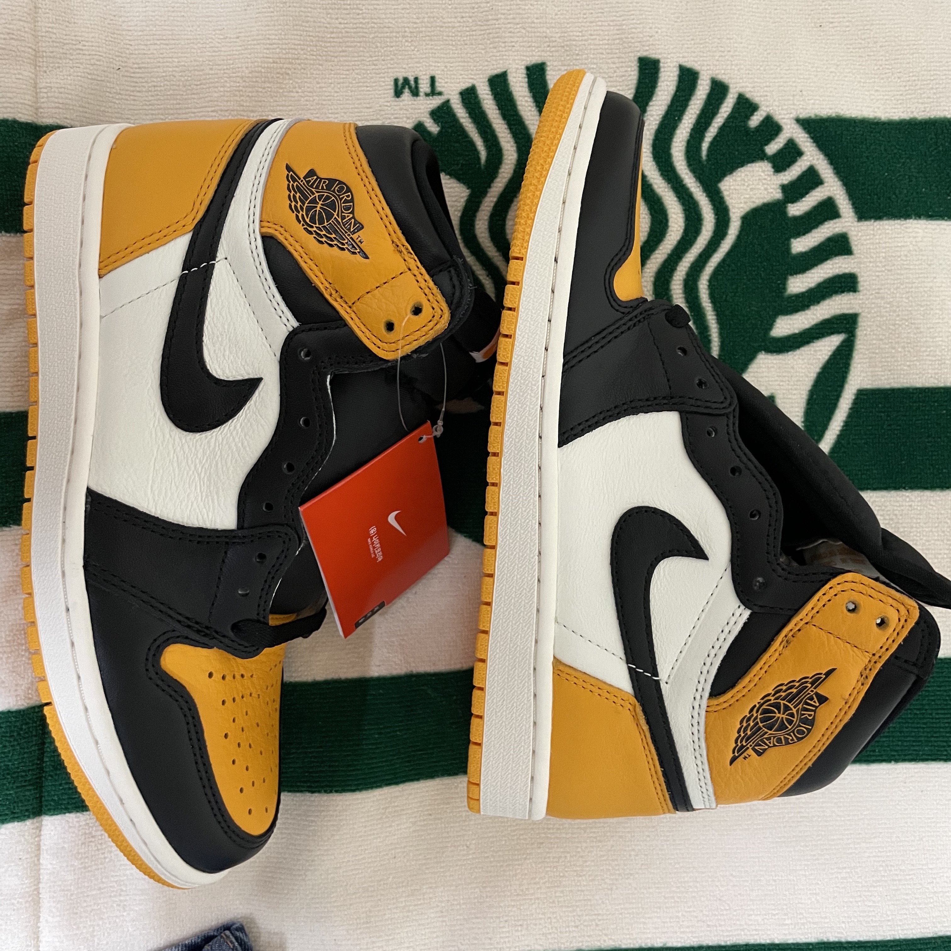 Jordan 1 Retro High OG Taxi 착용 스타일