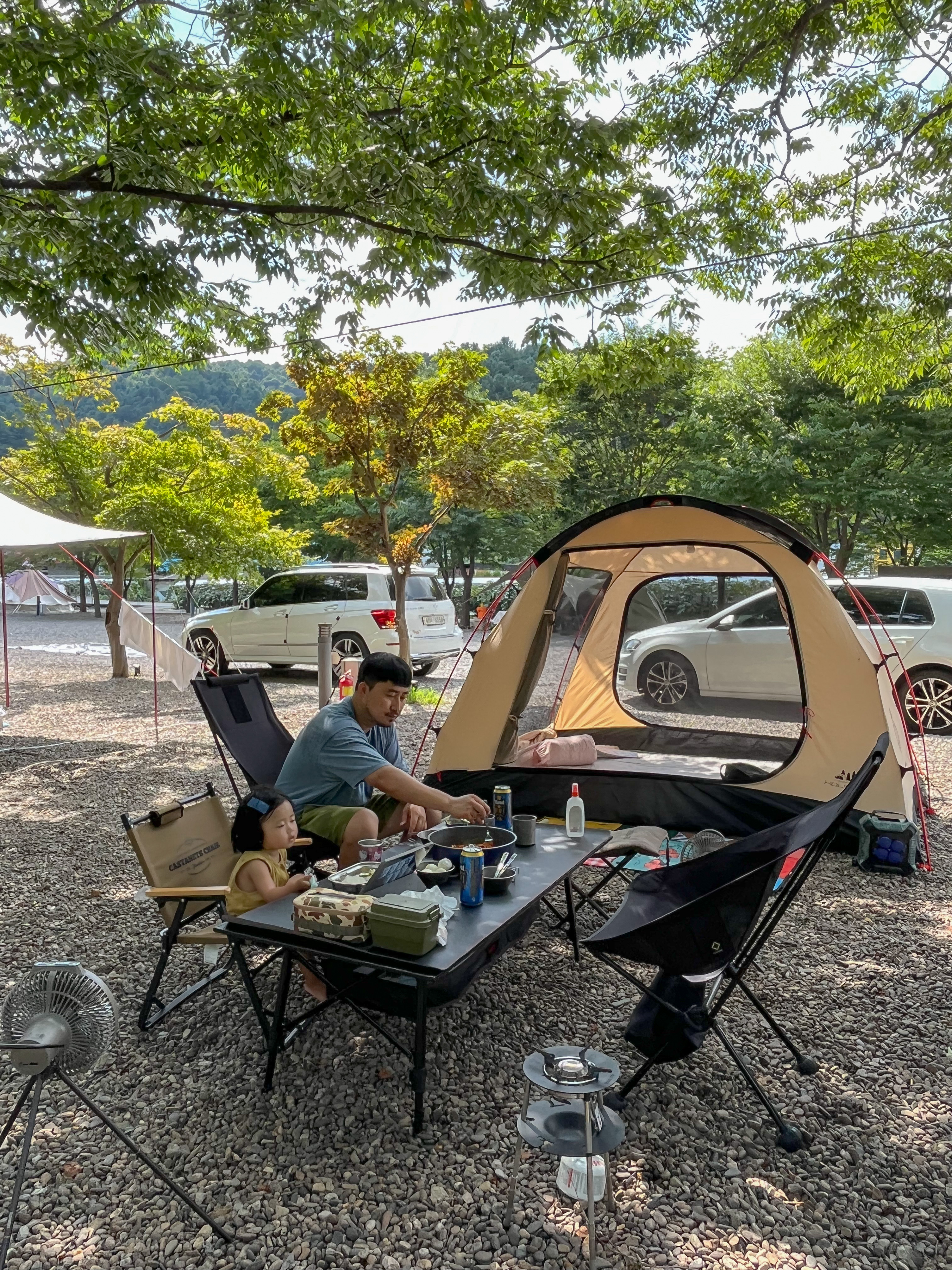 Helinox Tactical Sunset Chair Black 착용 스타일