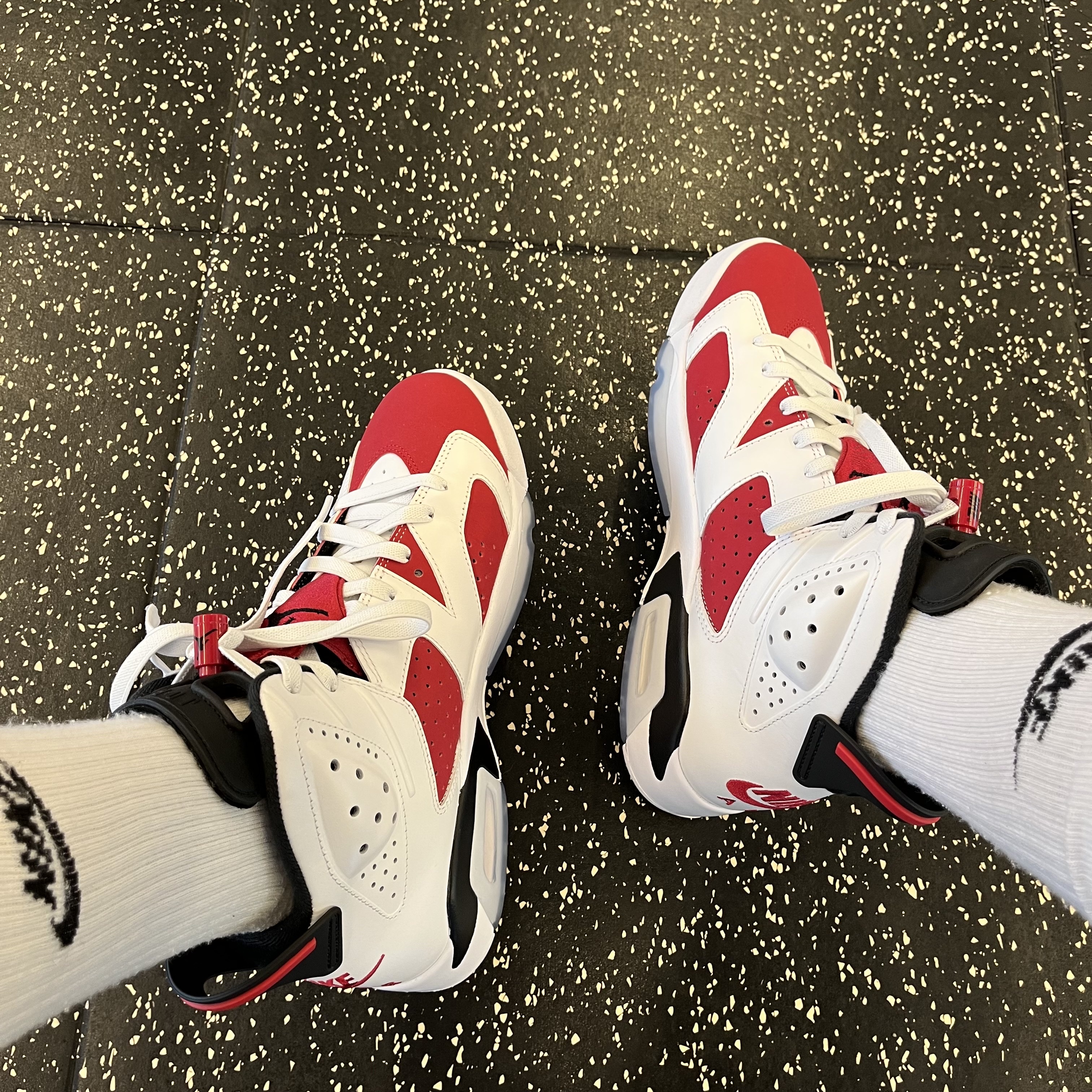Jordan 6 Retro Carmine 2021 착용 스타일