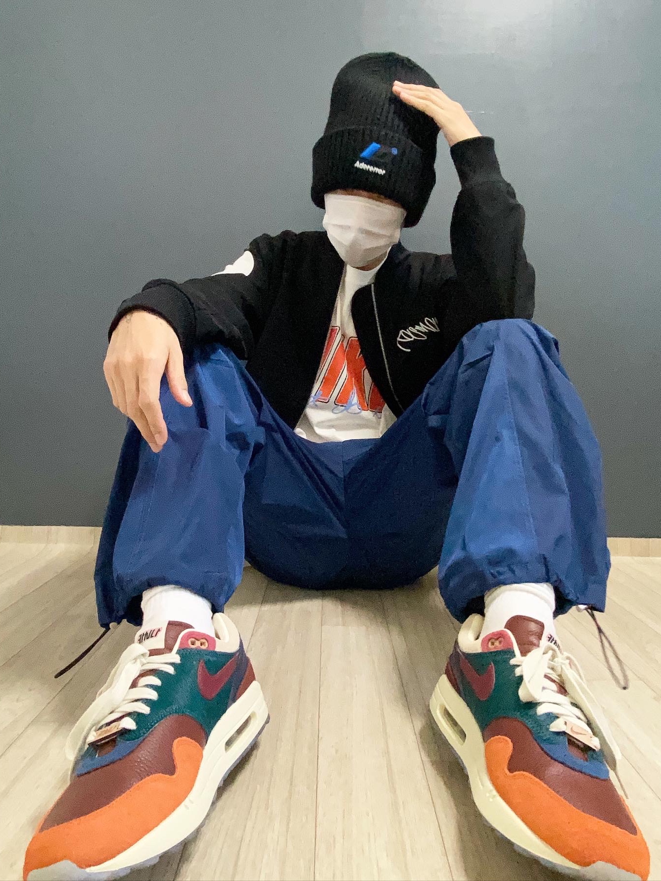 Ader Error x Zara Beanie Black, Nike M NRG Dunk '85 T-Shirt Sail - US/EU 착용 스타일 - 3