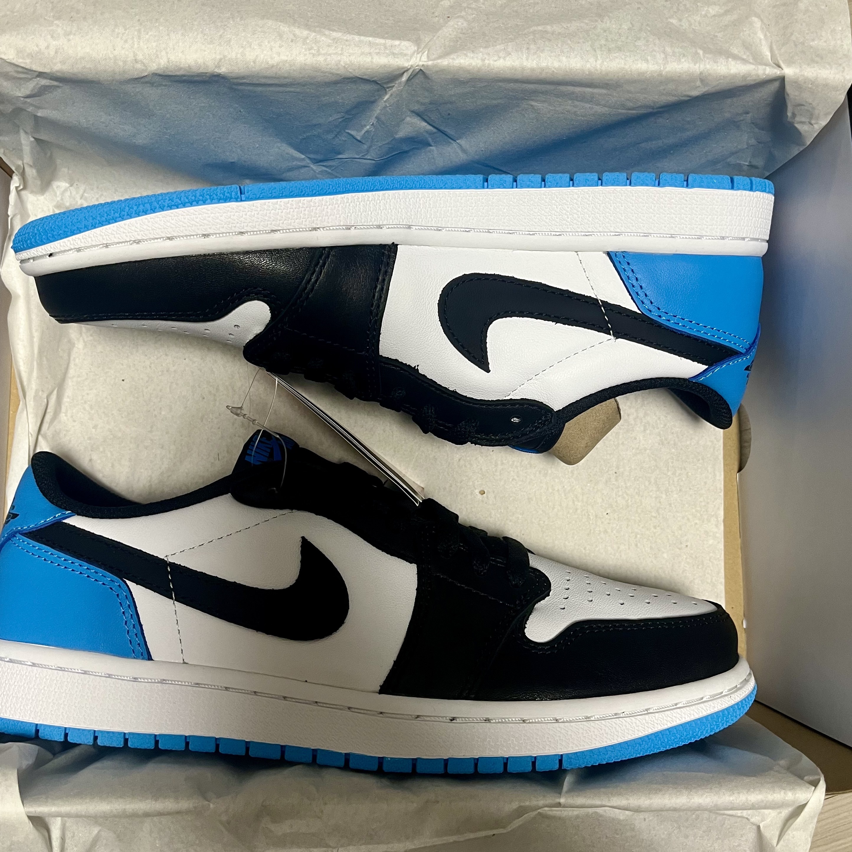Jordan 1 Retro Low OG Black and Dark Powder Blue 착용 스타일