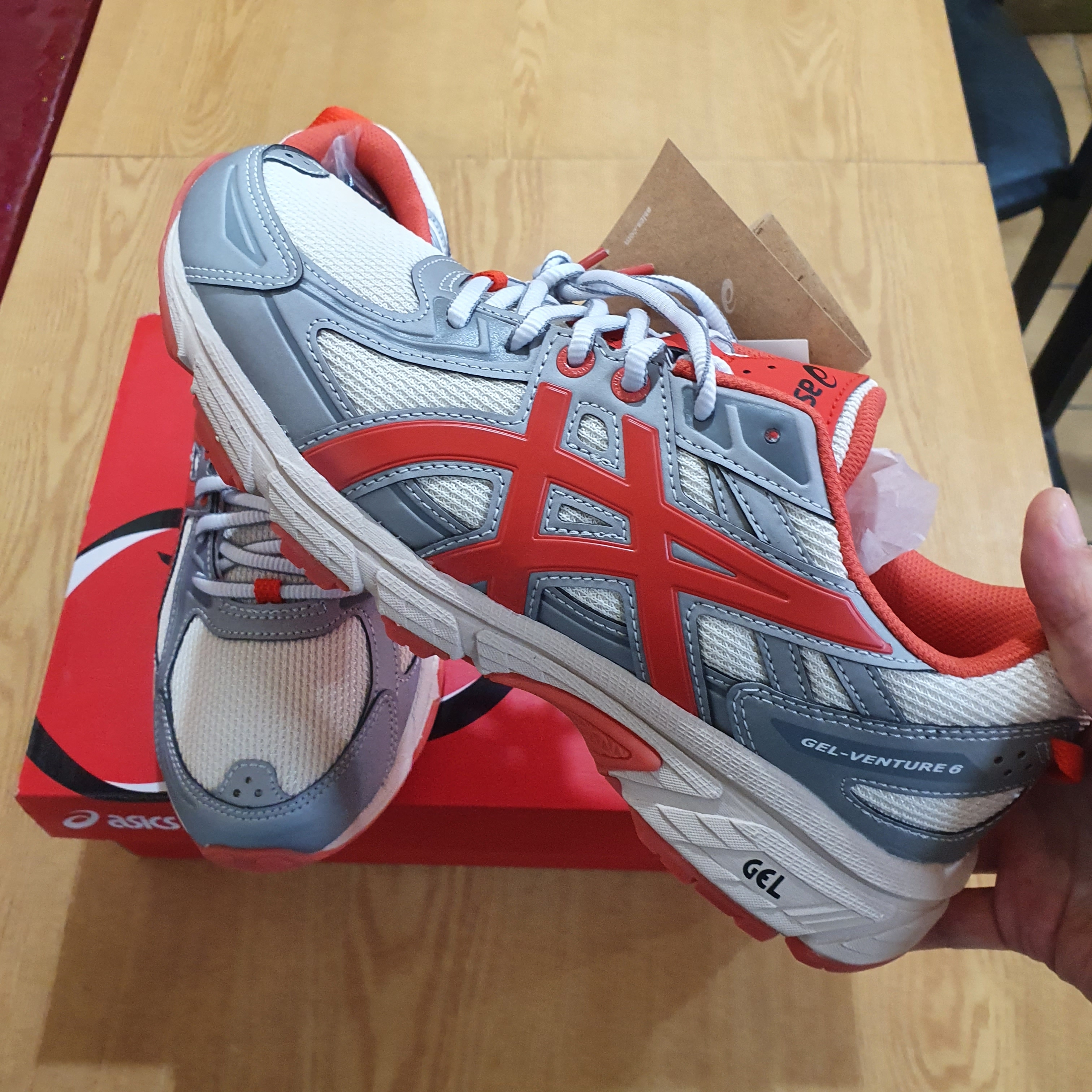 (W) Asics x Kirsh Gel-Venture 6 Birch 착용 스타일 - 3
