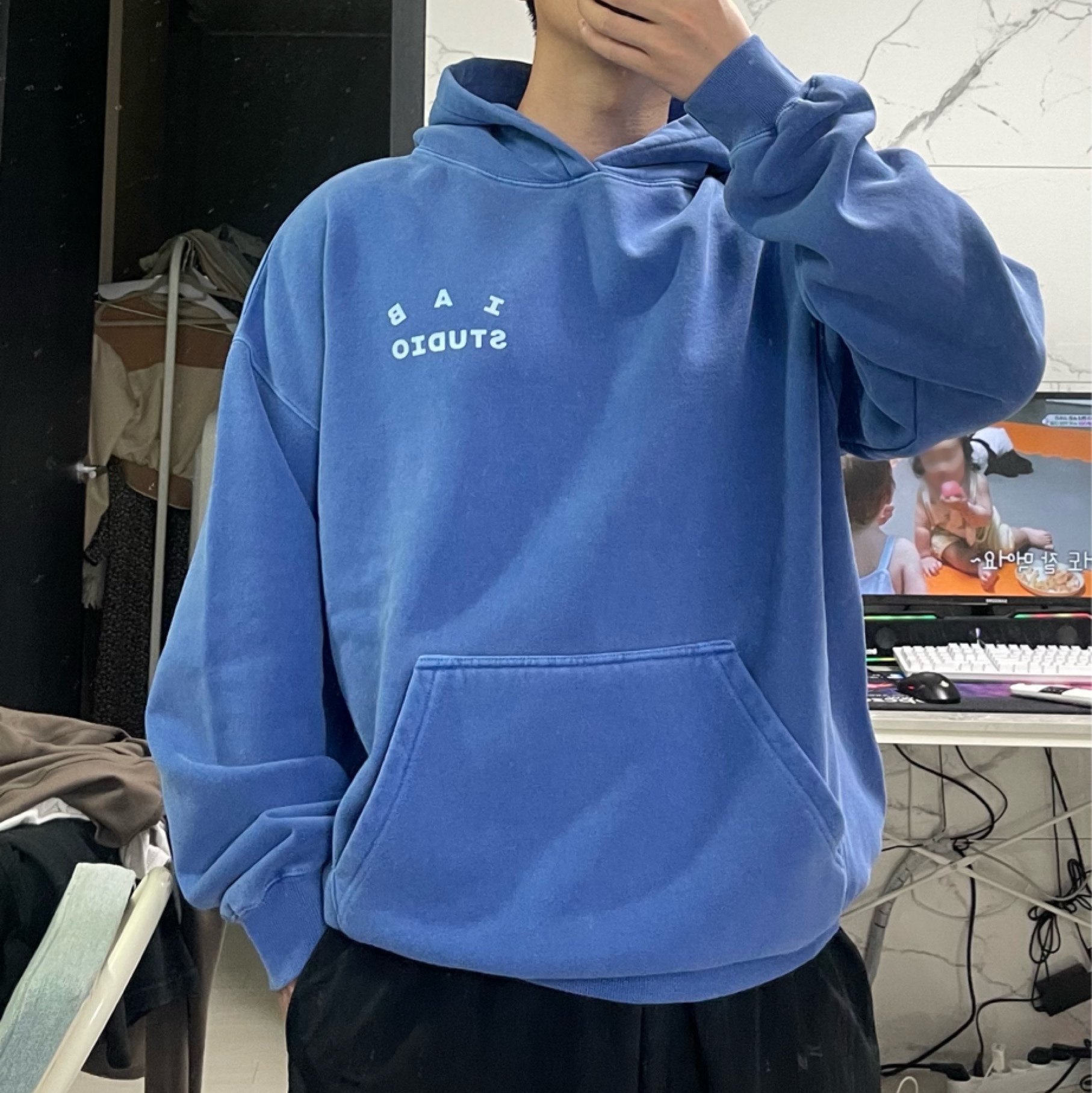 IAB Studio Pigment Hoodie Royal Blue - 22FW 착용 스타일