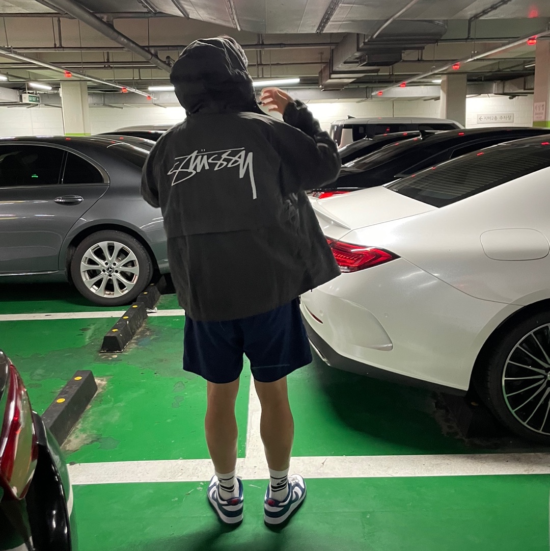 Stussy Wave Dye Beach Shell Jacket Black 착용 스타일