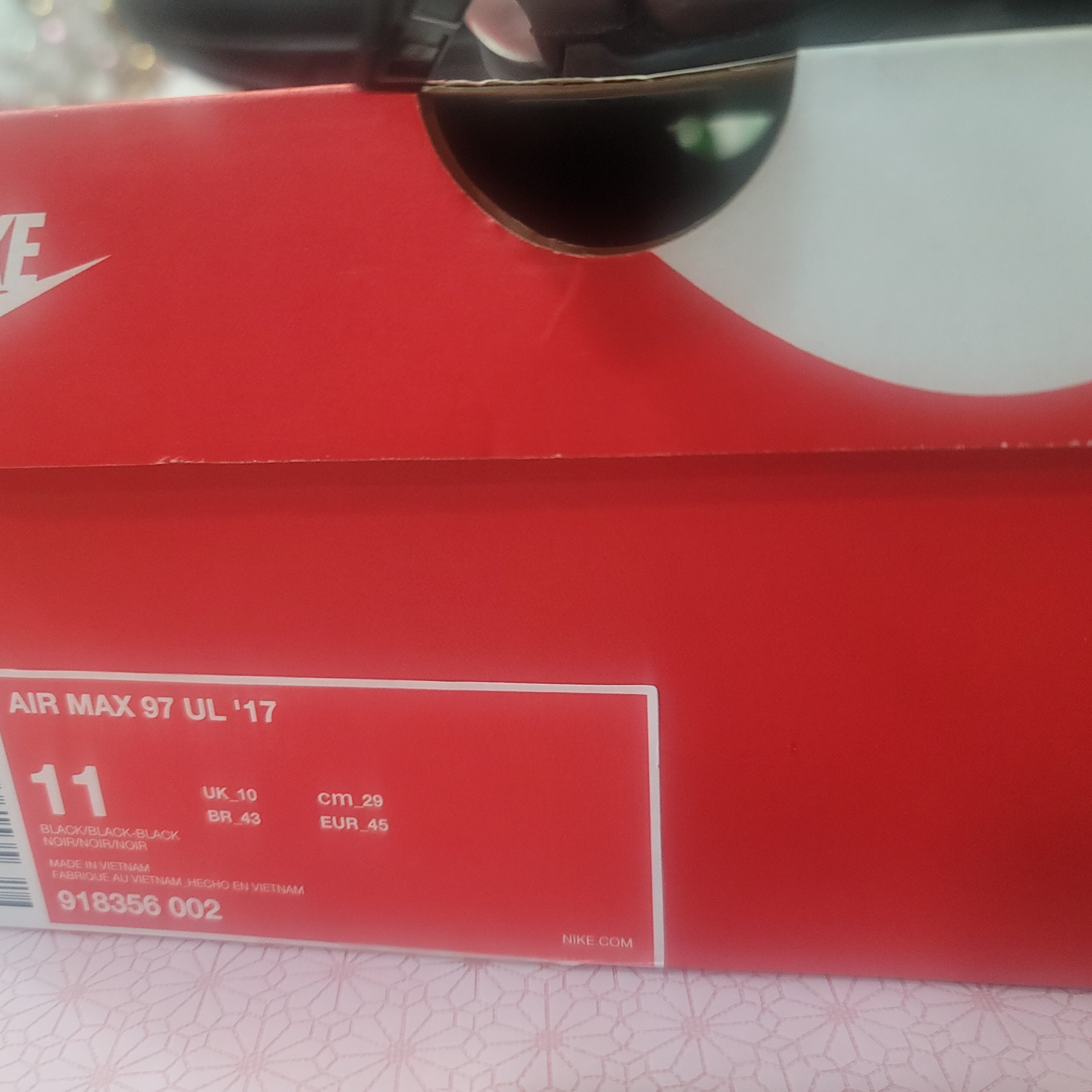 Nike Air Max 97 Ultra 17 Triple Black 착용 스타일 - 1