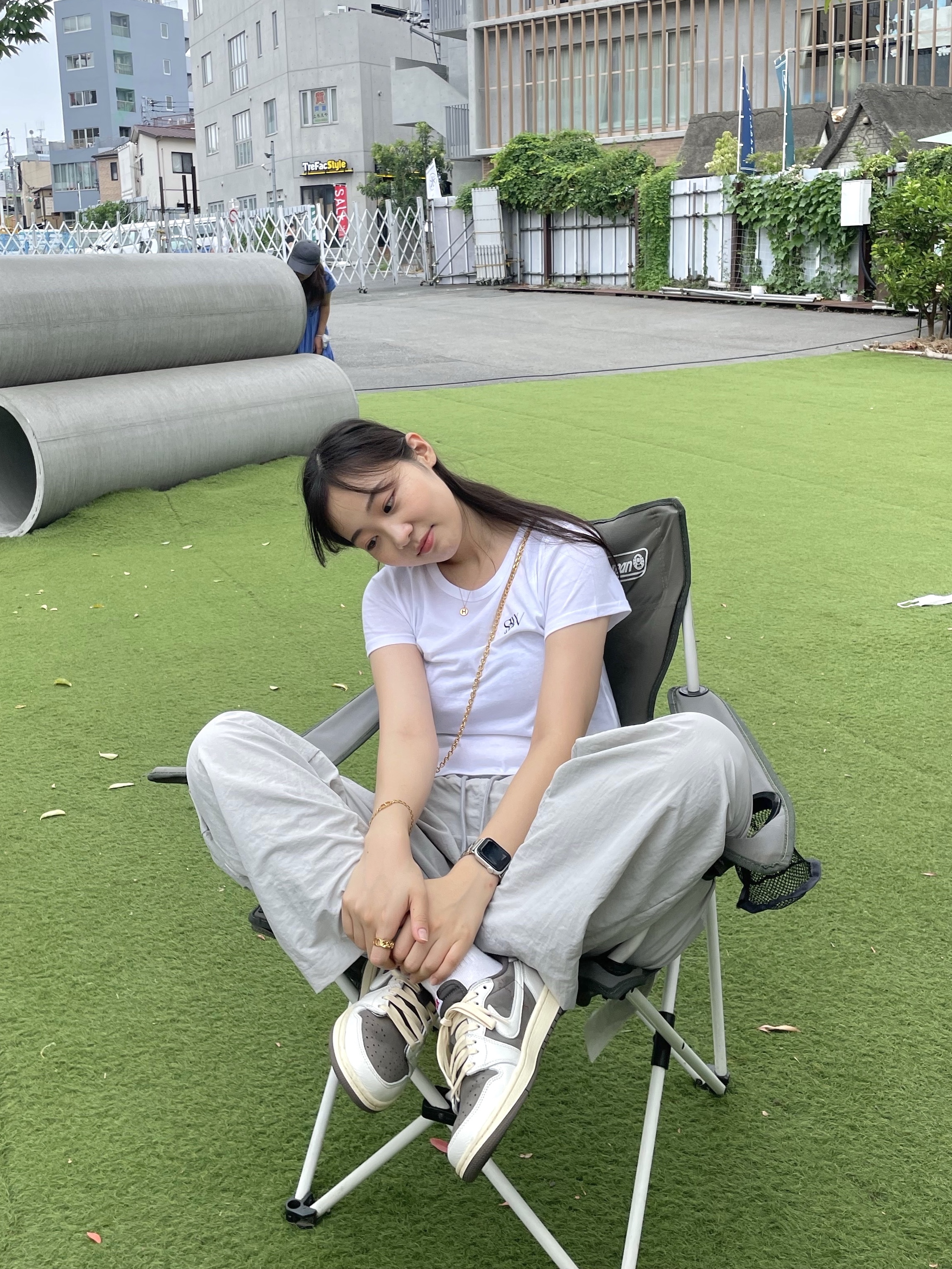 Jordan 1 x Travis Scott Retro Low OG SP Sail and Ridgerock 착용 스타일