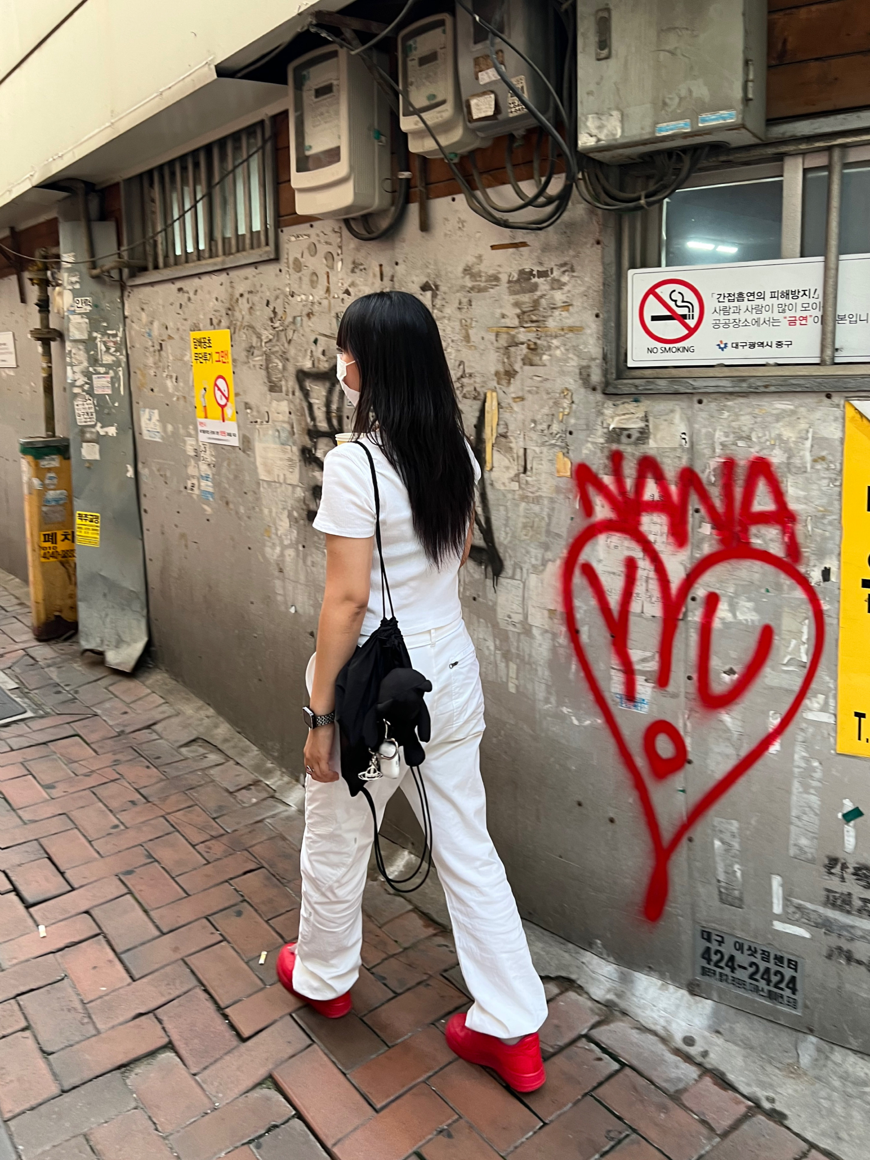 Nike Air Force 1 '07 LV8 Low 1 Triple Red, Nike x Off-White NRG Pants White 착용 스타일 - 2