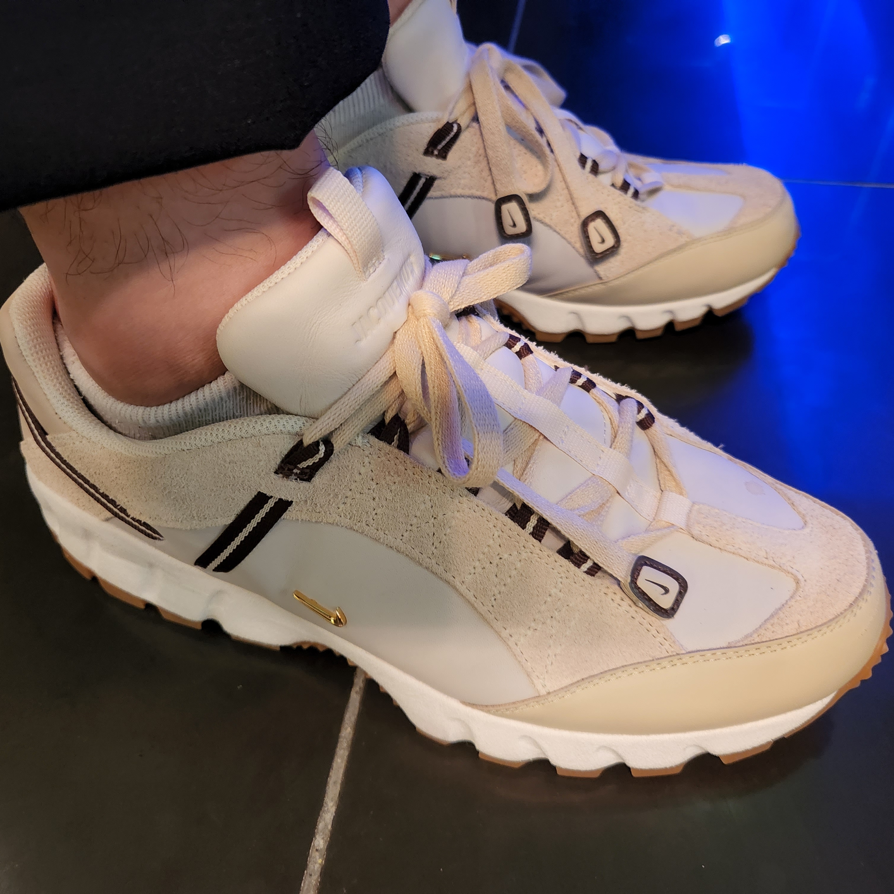 Nike x Jacquemus Air Humara LX Light Bone and Gold 착용 스타일
