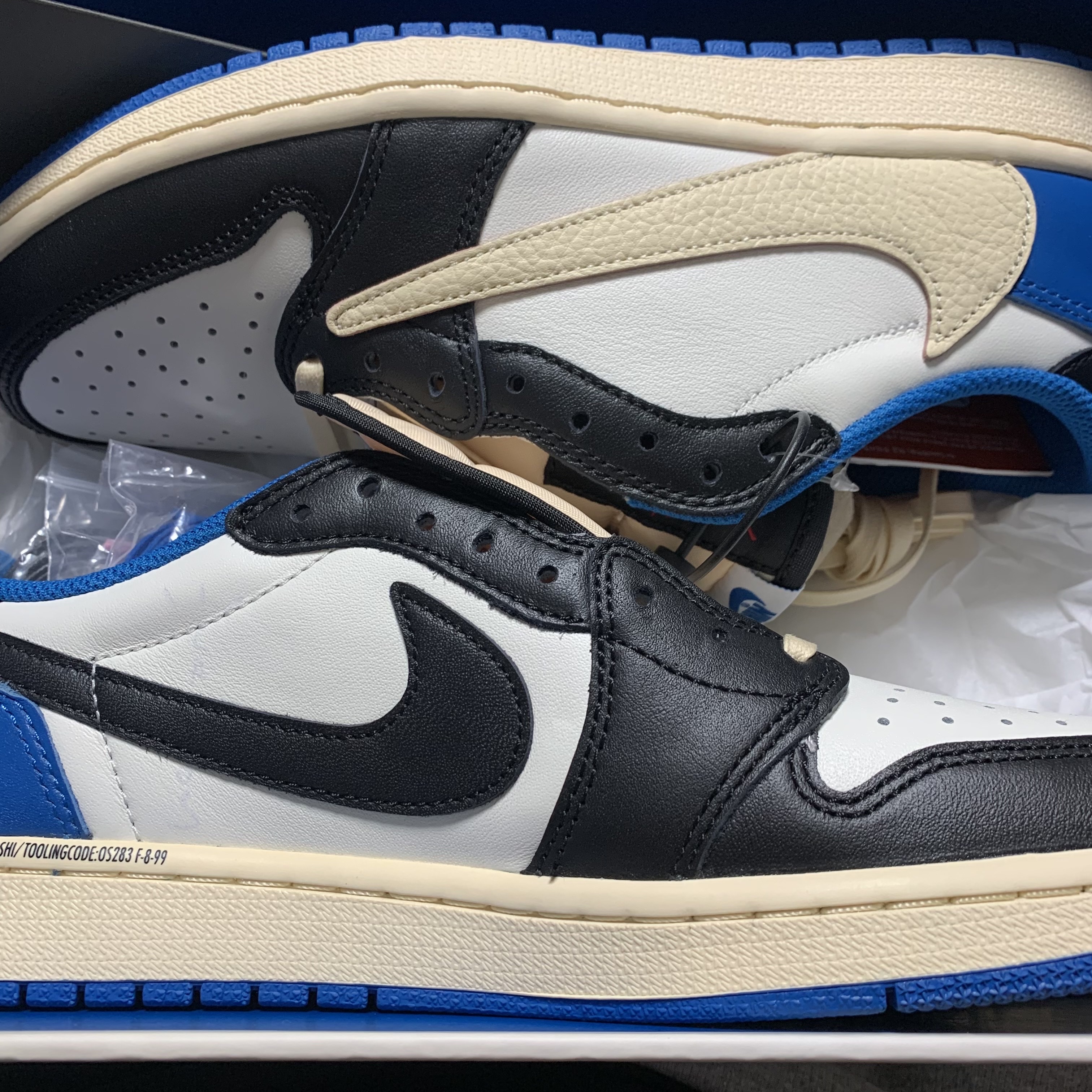 Jordan 1 x Travis Scott x Fragment Retro Low OG SP Military Blue 착용 스타일