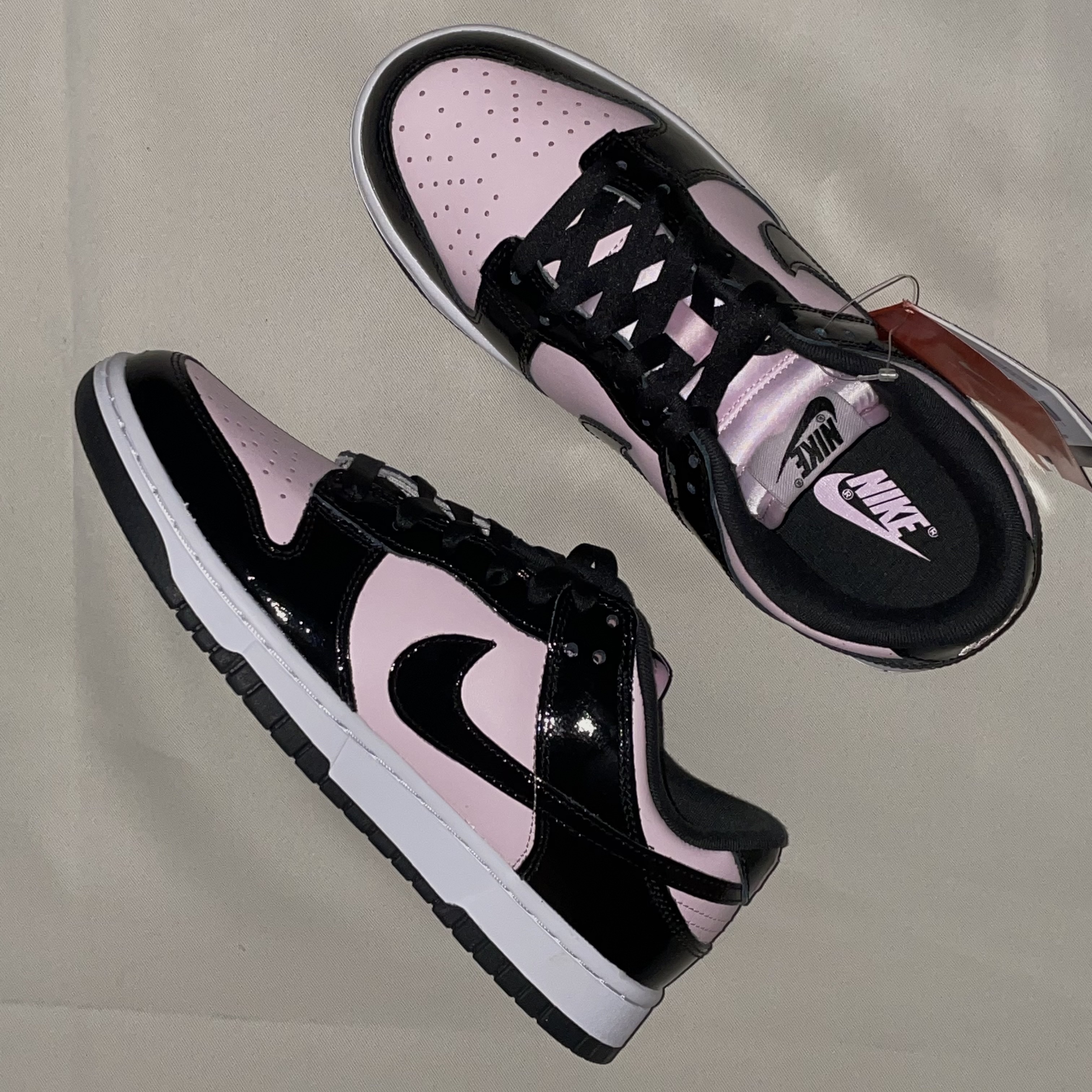 (W) Nike Dunk Low Essential Pink Foam Black 착용 스타일 - 1