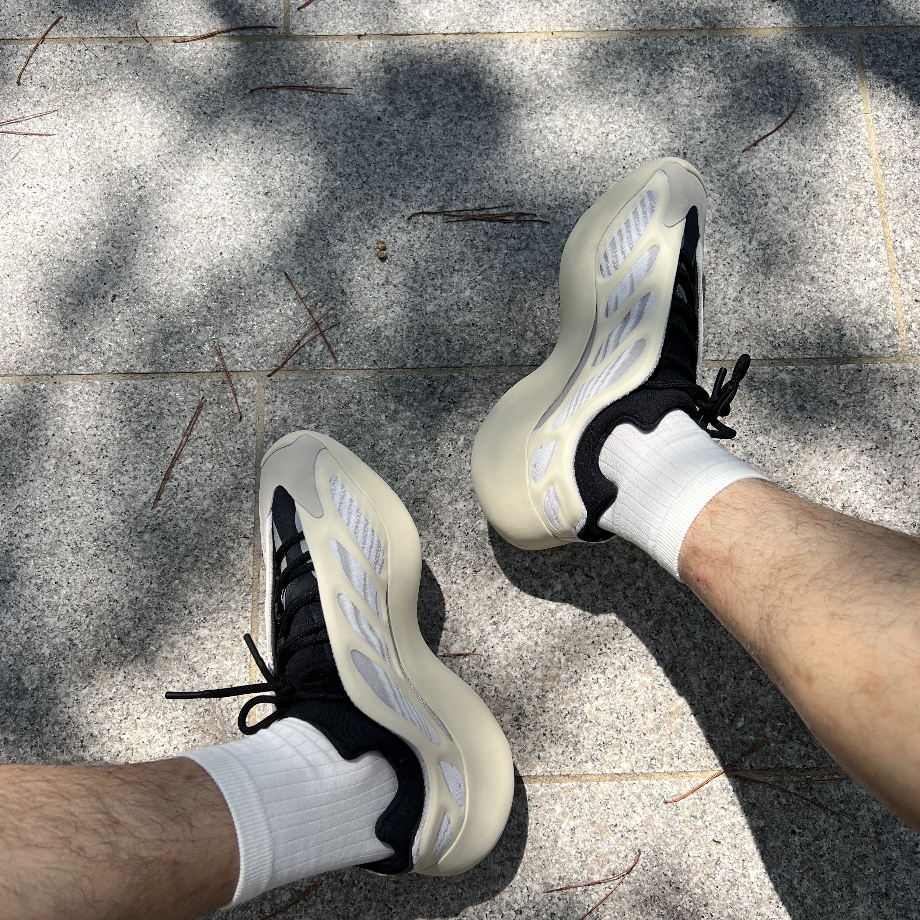 Adidas Yeezy 700 V3 Azael 2022/2023 착용 스타일 - 3