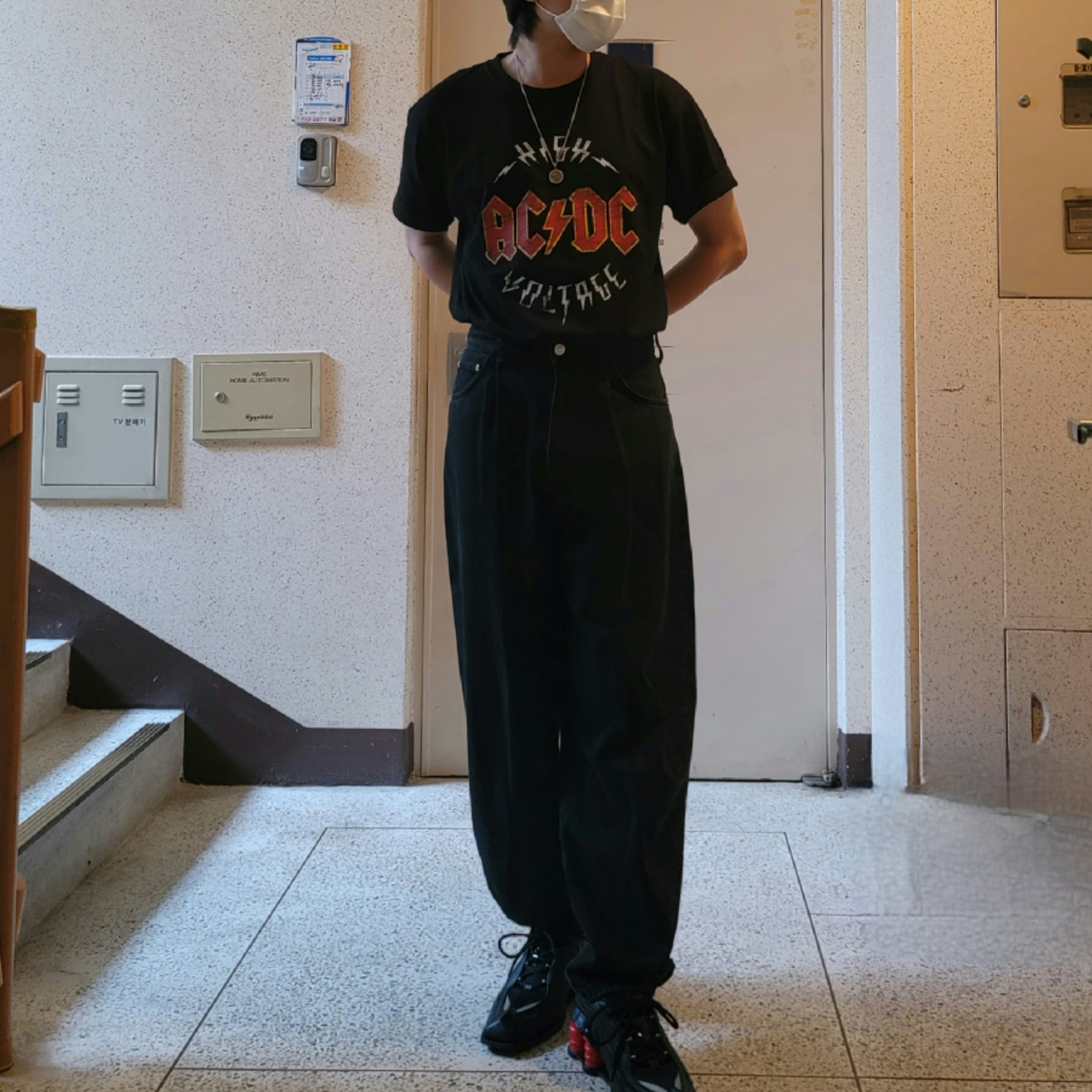 Nike x Martine Rose Shox MR4 Black 착용 스타일